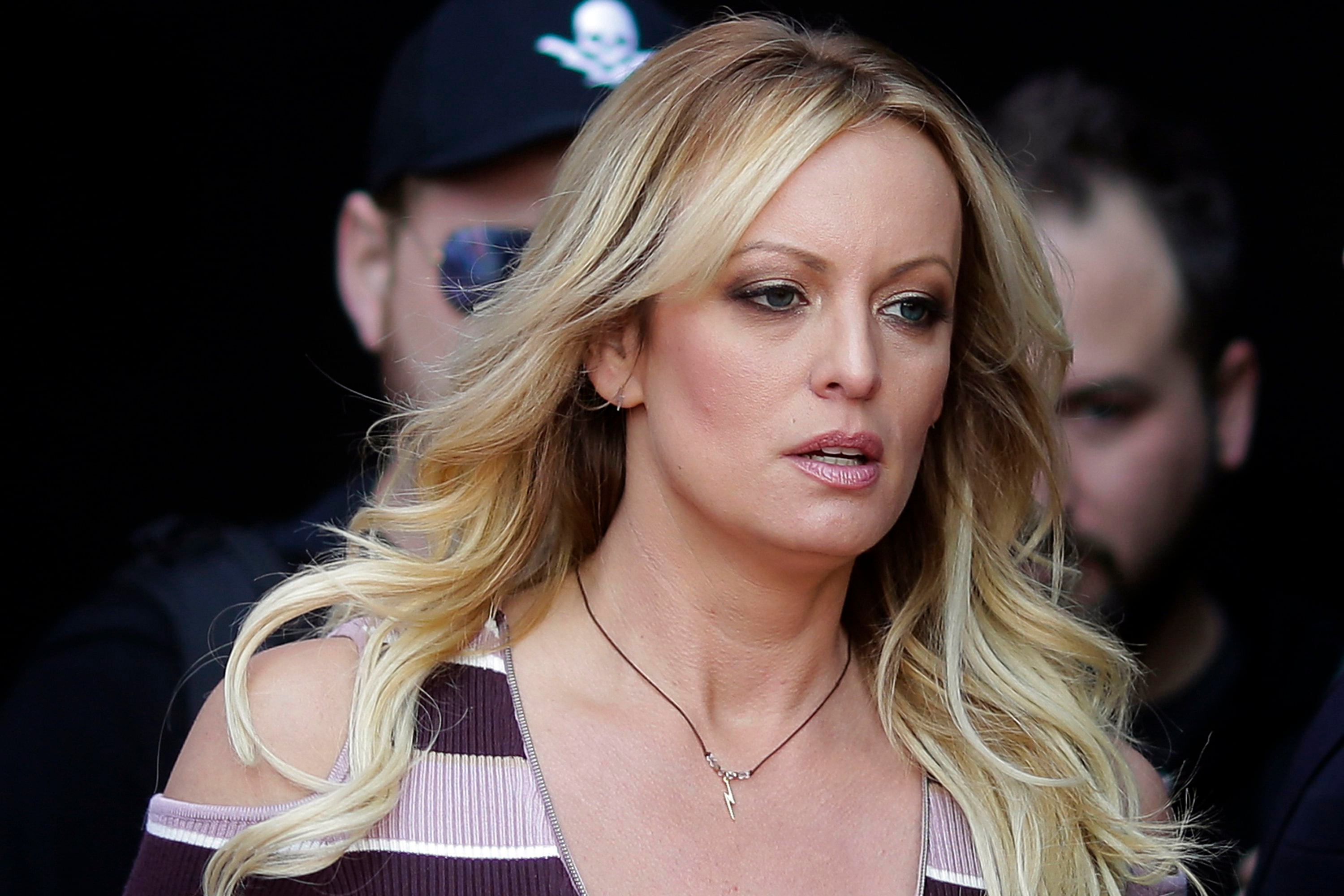  La actriz porno Stormy Daniels llega a un evento en Berlín, el 11 de octubre de 2023. (AP Foto/Markus Schreiber, Archivo)