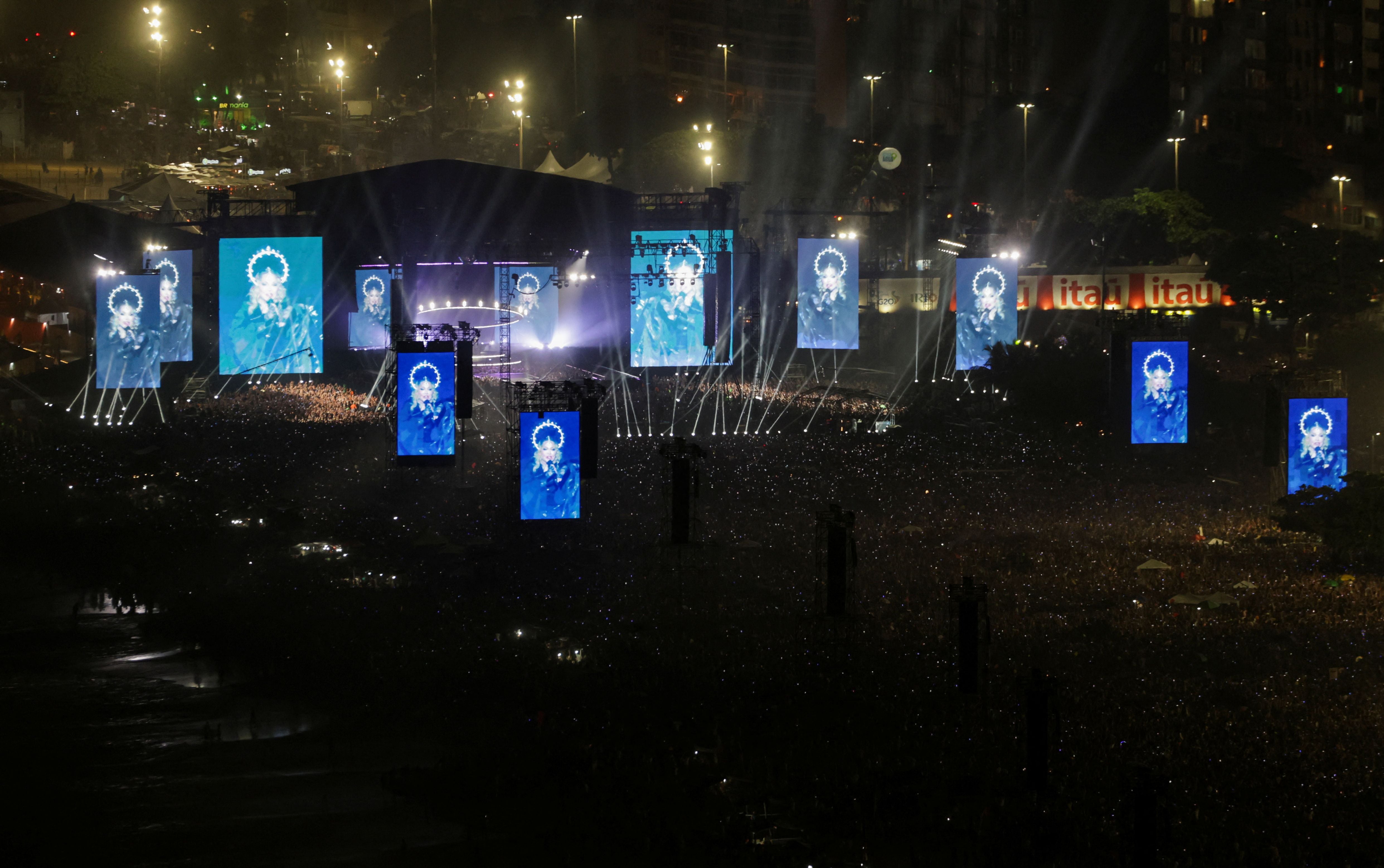 Más de dos millones de personas asistieron al show gratuito de Madonna en Río de Janeiro (REUTERS/Ricardo Moraes)