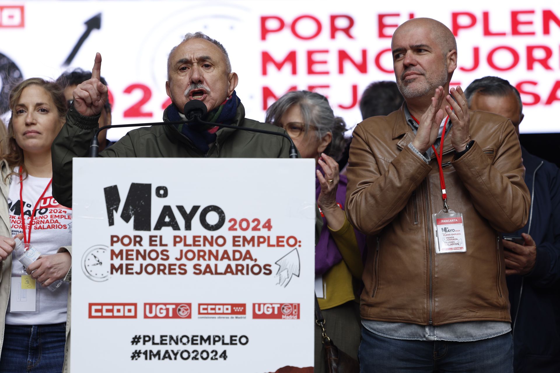 Los secretarios generales de UGT, Pepe Álvarez (i), y CCOO, Unai Sordo (d), al finalizar la manifestación convocada por los dos grandes sindicatos, CCOO y UGT, este miércoles en Madrid, en un Primero de Mayo que tiene como lema 'Por el pleno empleo: reducir jornada, mejorar salarios'. EFE/Mariscal