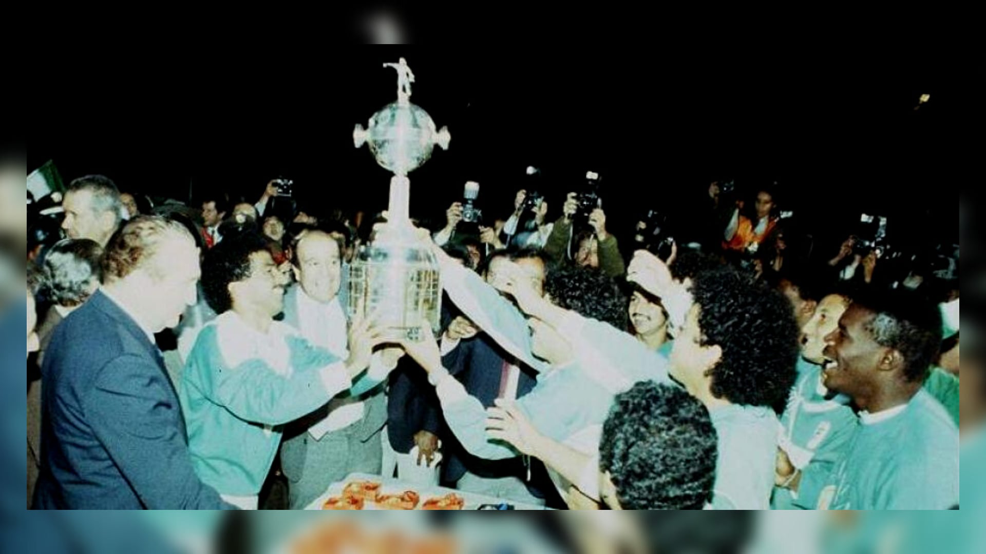 Atlético Nacional consiguió su primer título internacional en su historia con la Copa Libertadores de 1989.