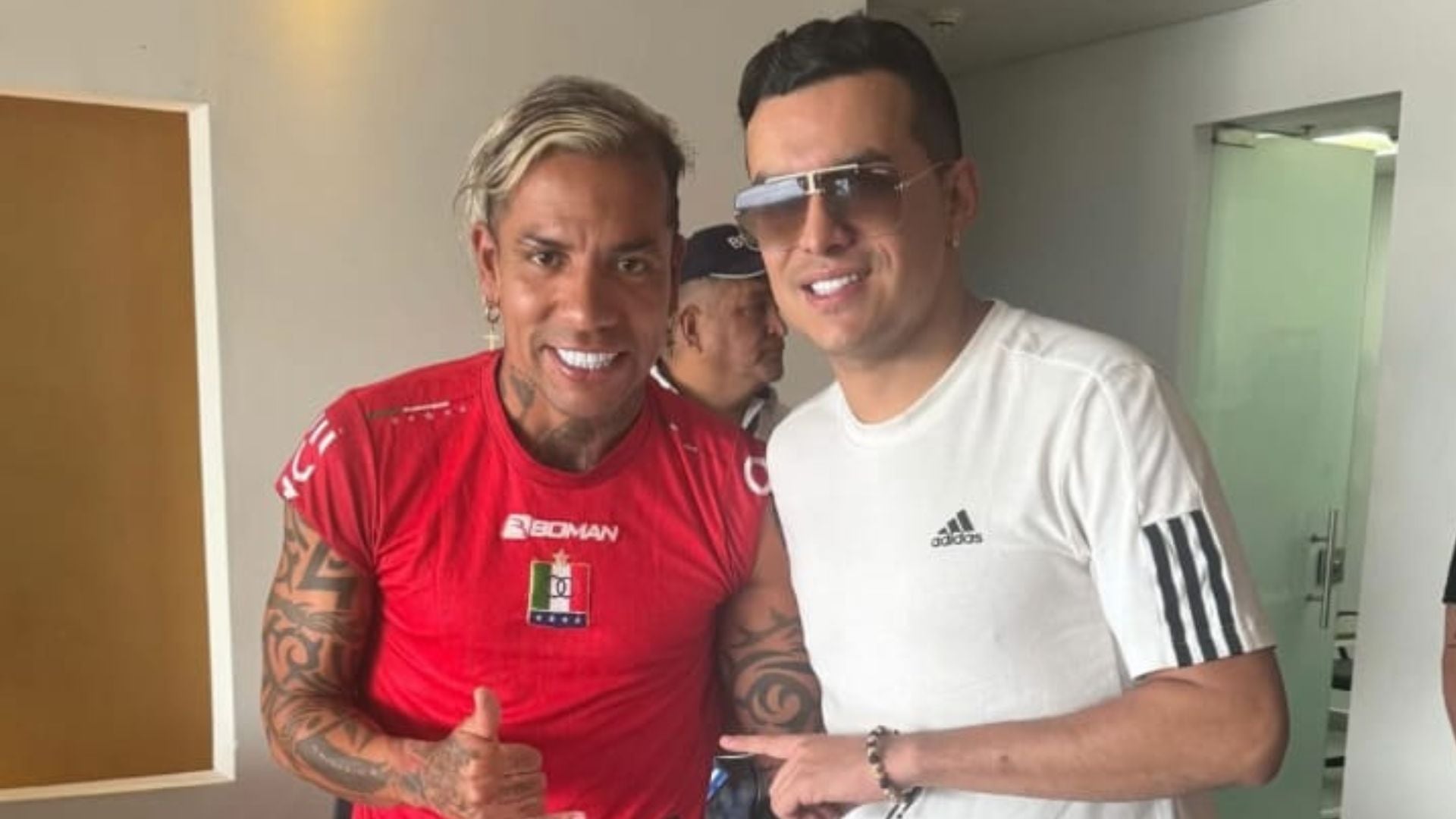 El jugador y el cantante se encontraron en medio de la concentración de Once Caldas - crédito Instagram