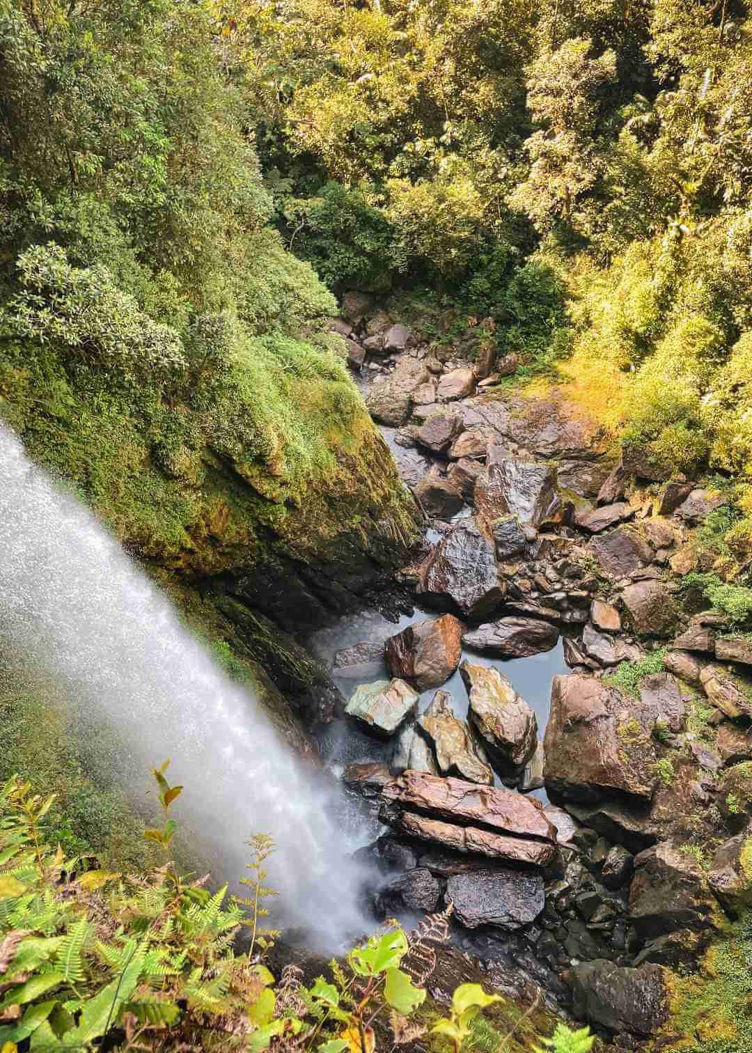 Caída de agua de la cascada Fin del Mundo - crédito Travelgrafía