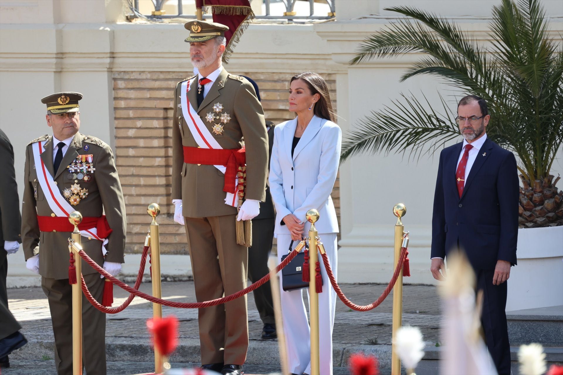 El Rey Felipe VI y la Reina Letizia en el 40 aniversario de la jura de Bandera del Rey Felipe VI en el Ejército de Tierra en la Academia General Militar de Zaragoza (José Ruiz / Europa Press)