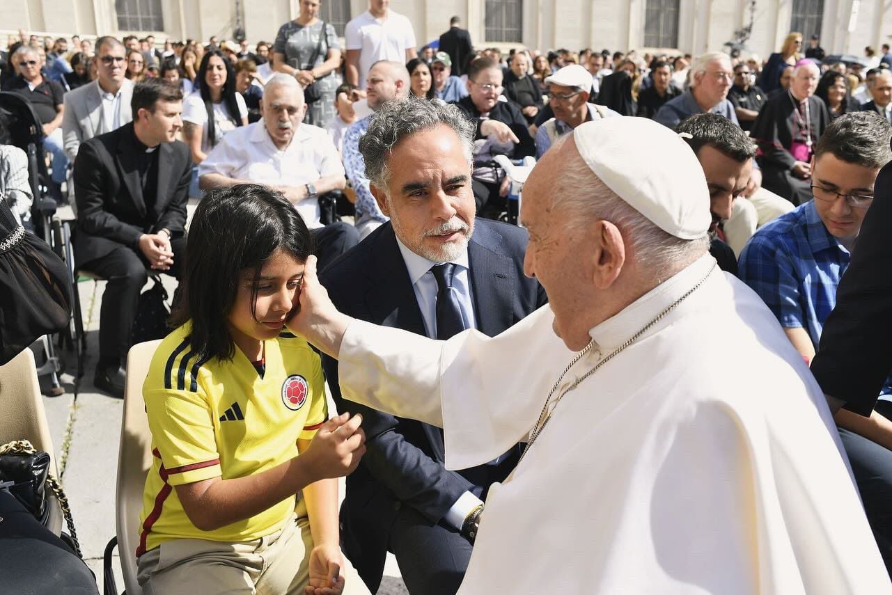 Armando Benedetti recibió la bendición del papa Francisco: “Un aliciente para vivir en armonía, amor y comunión” - crédito @AABenedetti / X