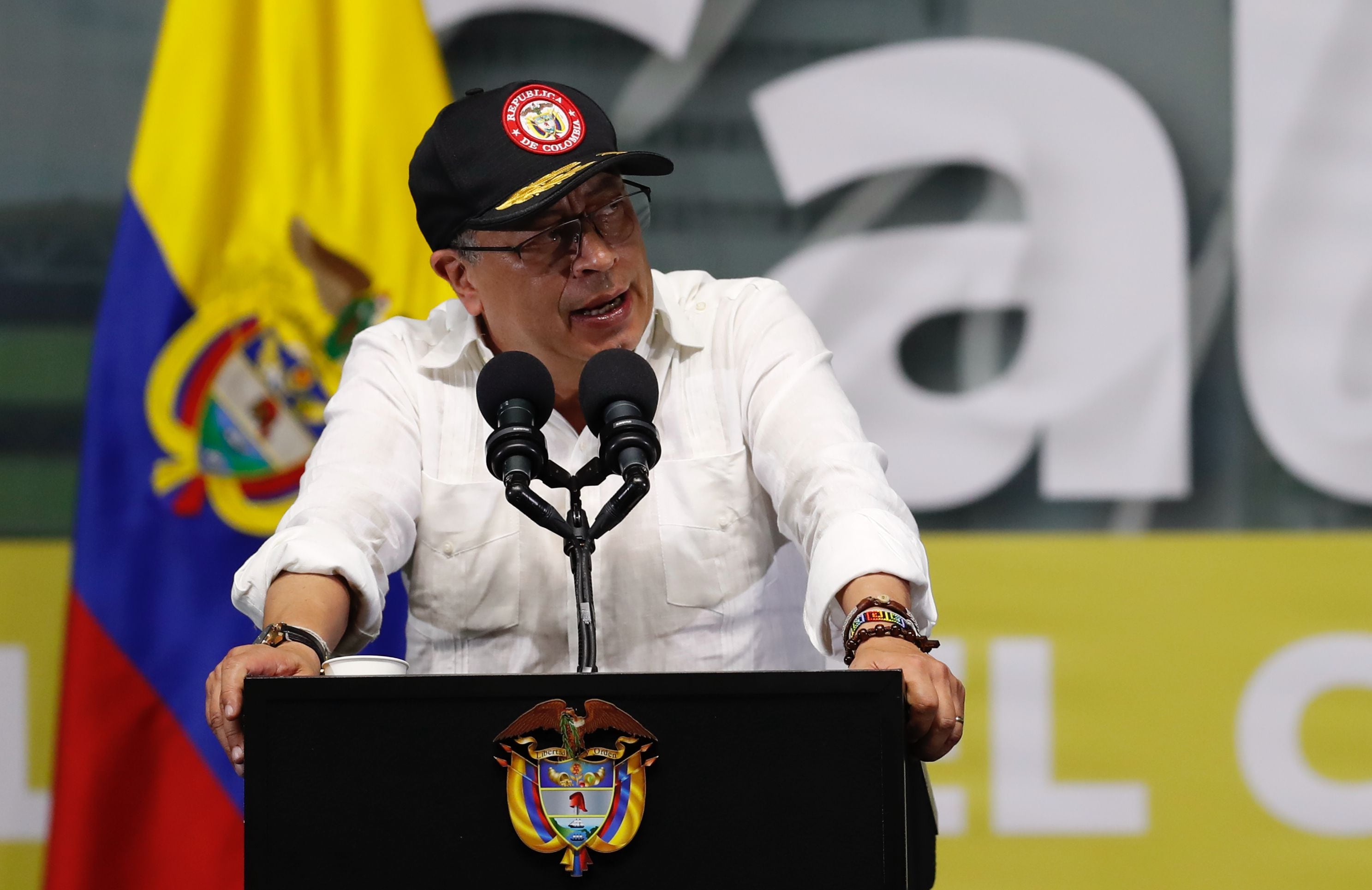 El presidente Gustavo Petro aseguró que la JEP se encuentra investigando la "articulación de funcionarios y el paramilitarismo" - crédito EFE/Ernesto Guzmán
