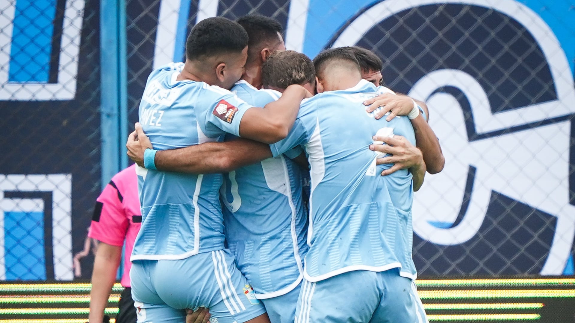 Sporting Cristal es el líder provisional del Torneo Apertura con solo un punto de ventaja sobre Universitario.