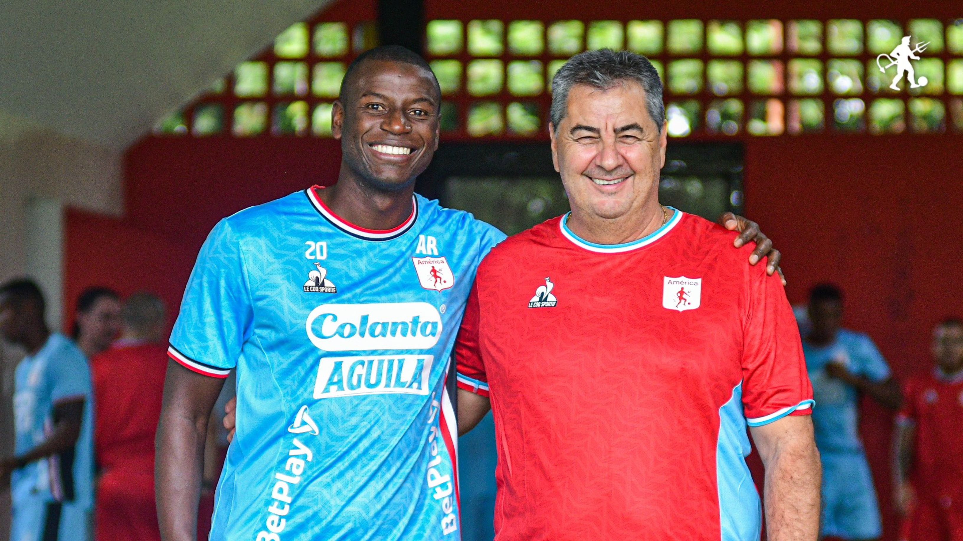 Jorge Da Silva junto a Adrian Ramos, referente de la nómina del América de Cali - crédito América de Cali