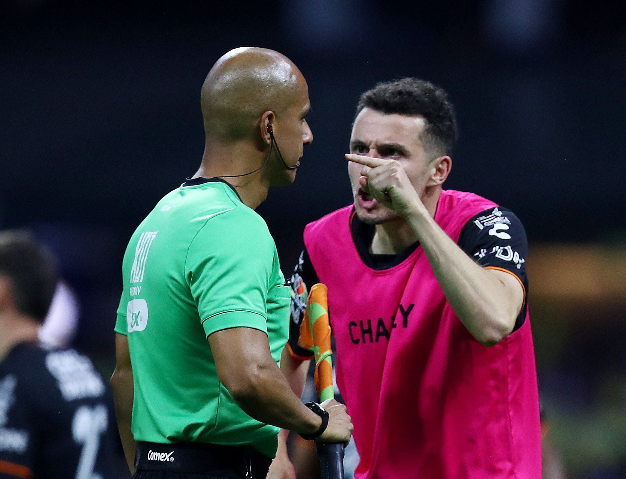 David Medrano reveló que el monitor del VAR en cancha no funcionó 
 en el América vs Pachuca (REUTERS/Raquel Cunha)