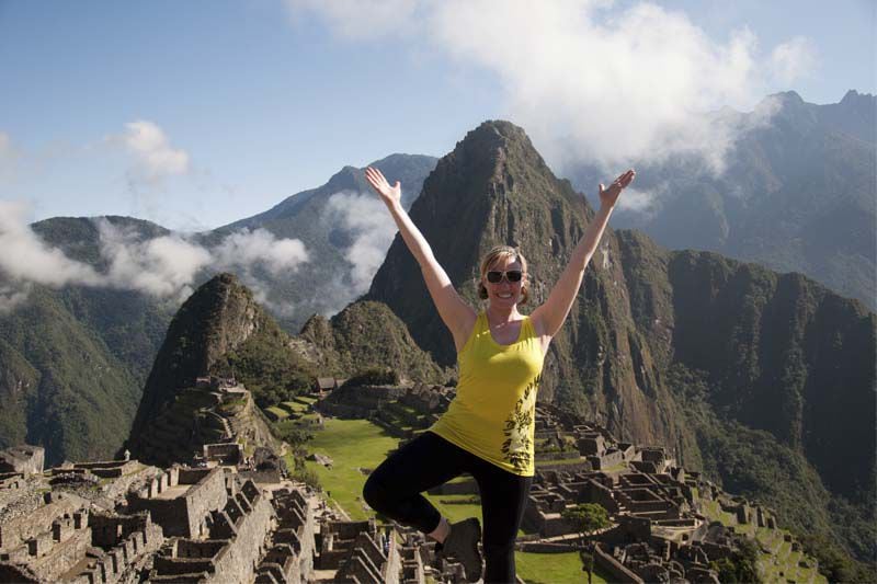 Aprende a prepararte antes y durante tu viaje para evitar el soroche y disfrutar plenamente de la mágica ciudadela inca en sus imponentes 2,430 metros de altura.
Foto: Boleto Machu Picchu