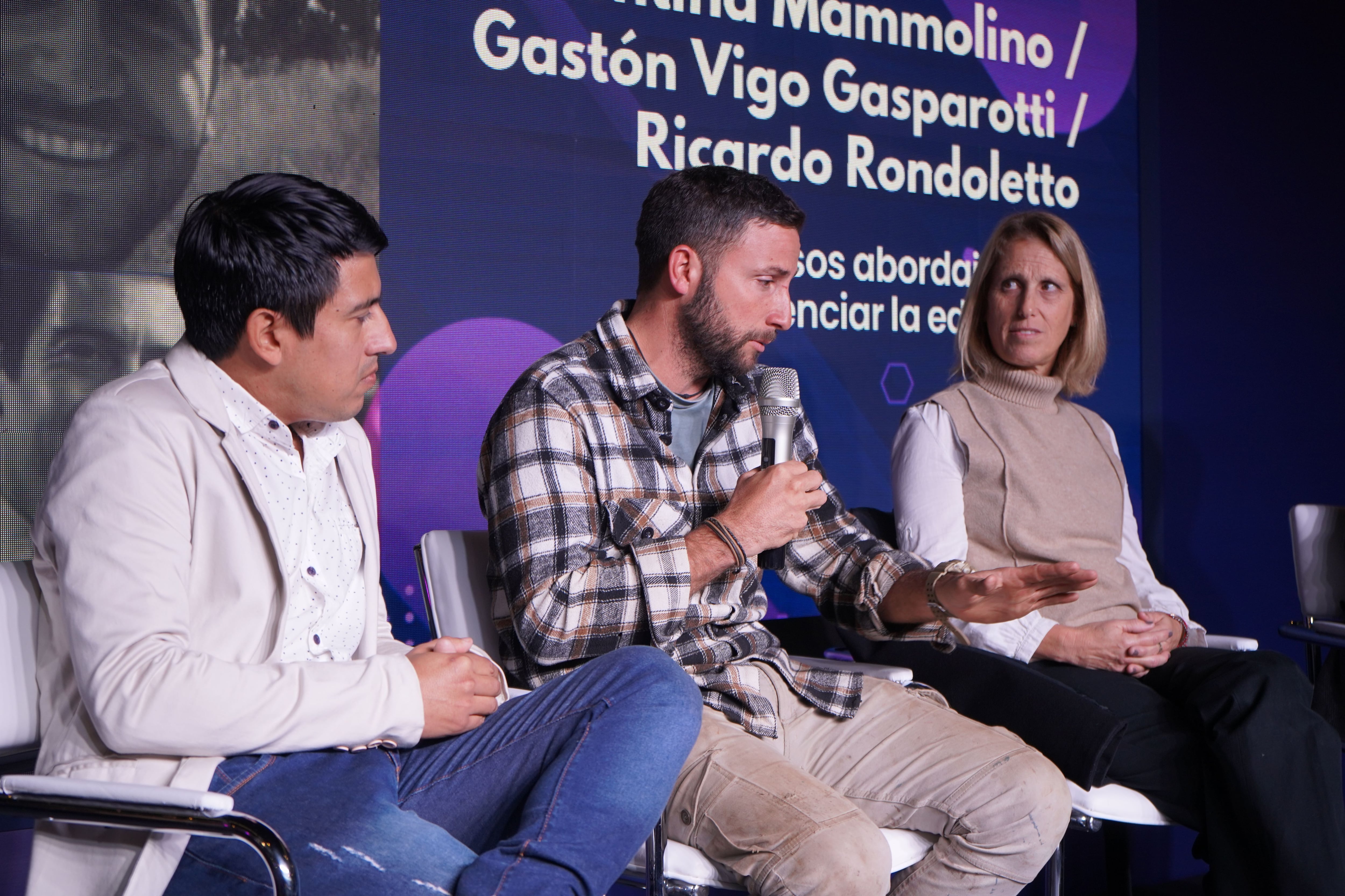 Ricardo Rondoletto, Gastón Vigo Gasparotti y Valentina Mammolino compartieron experiencias de la inclusión en la educación  (Agustín Brashich/Ticmas)