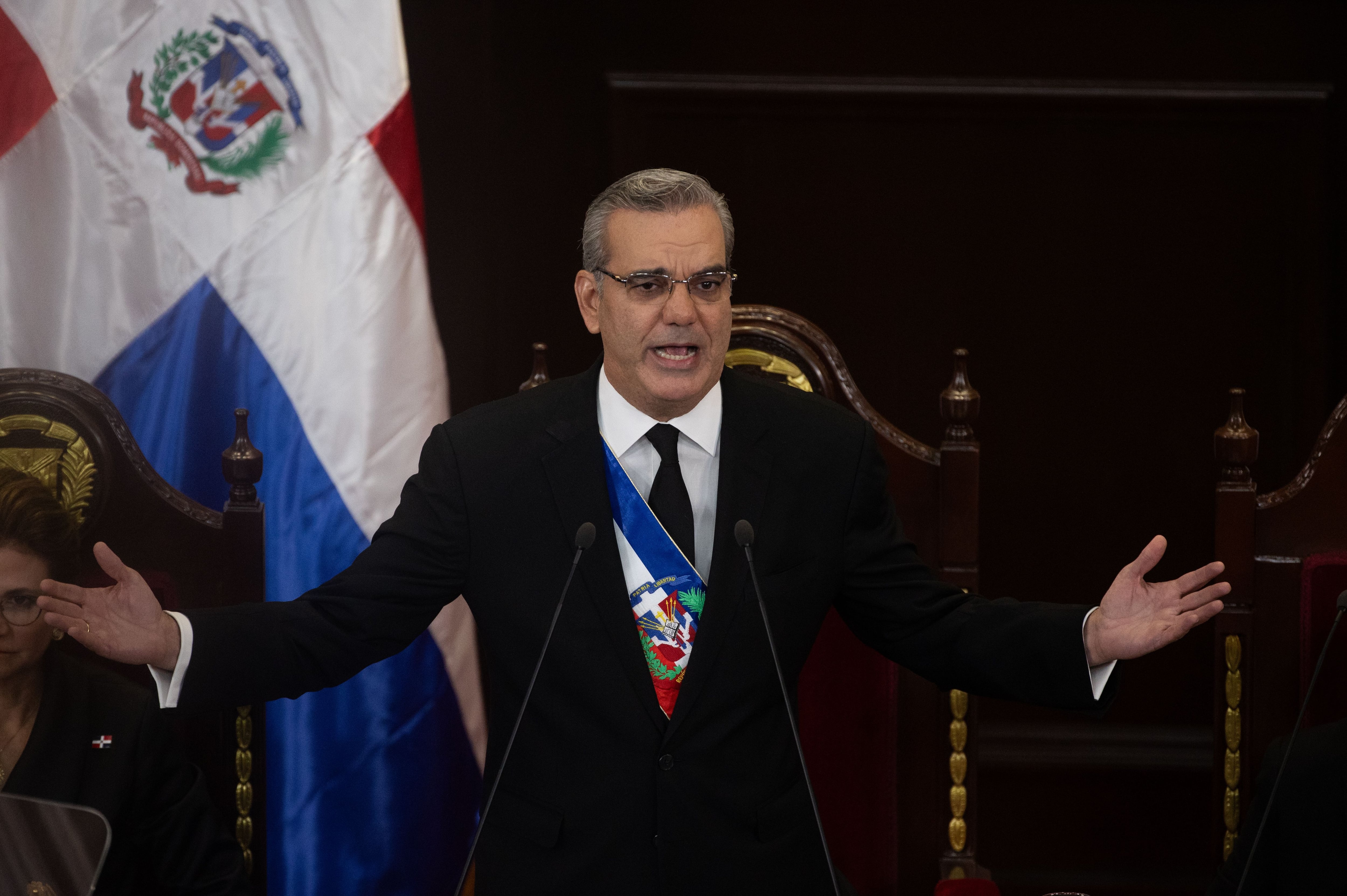 El presidente de República Dominicana, Luis Abinader, se presenta en los comicios de este domingo y es el gran favorito para la reelección (EFE/ Orlando Barría)
