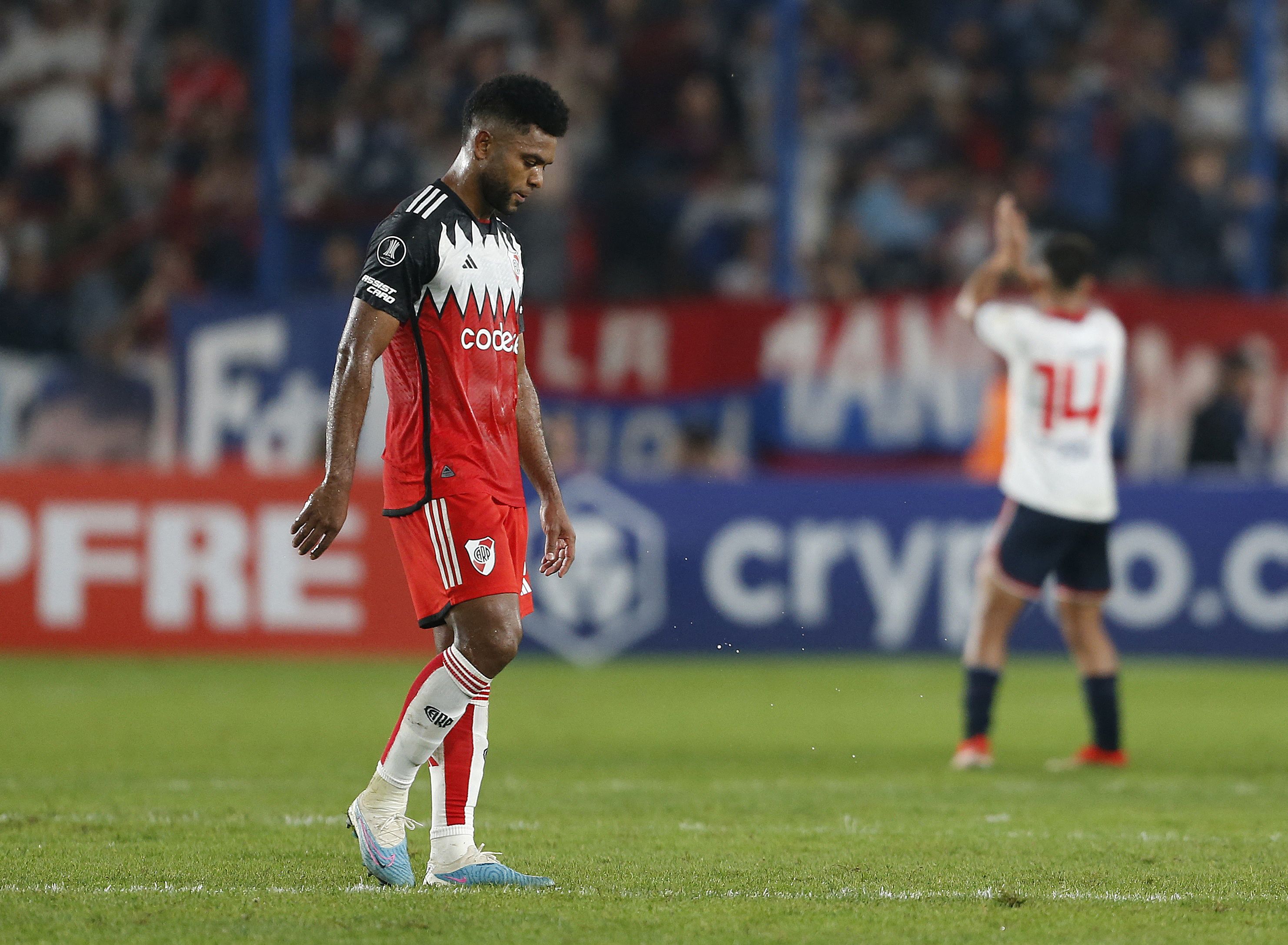 Miguel Ángel Borja marcó en el partidazo que finalizó 2-2 entre River Plate y Nacional de Uruguay - crédito REUTERS