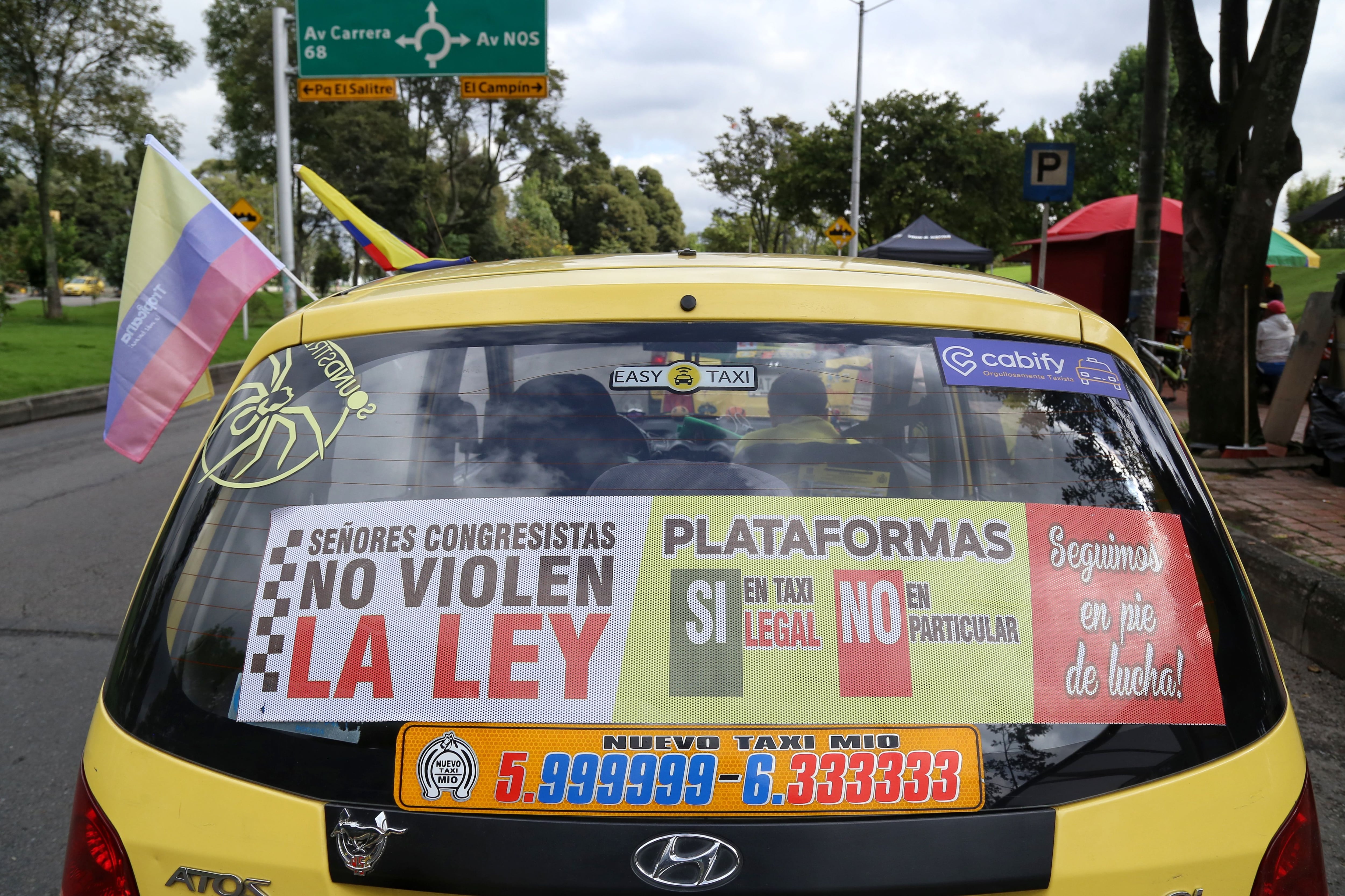 Bogotá. Noviembre 25 de 2020. Paro Nacional de Taxistas. Lugar: Calle 63 con Carrera 60 ( Colprensa - Camila Díaz)