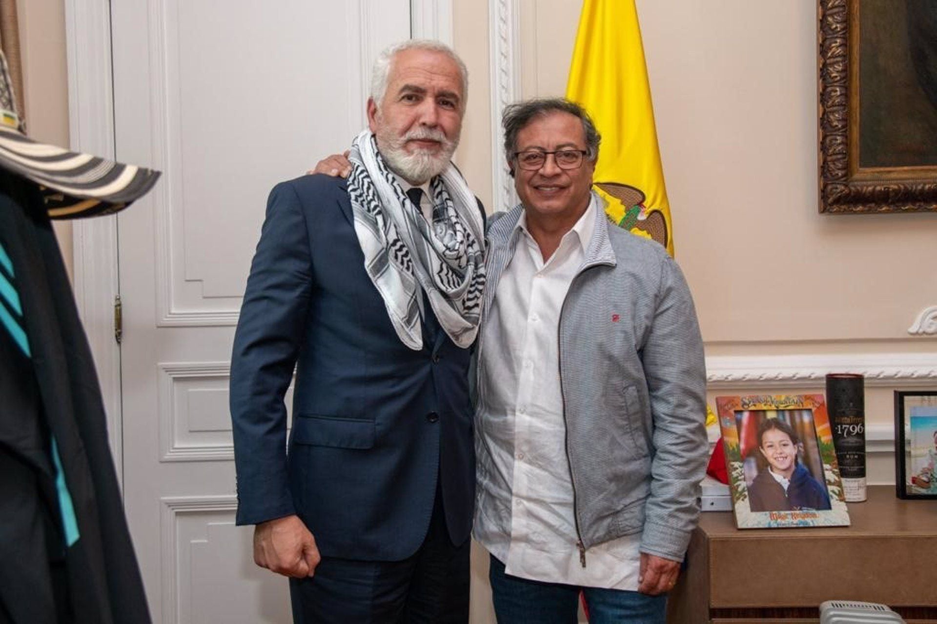 En octubre de 2023, el presidente Gustavo Petro se reunió con Raouf Almalki, embajador de Palestina, al que le anunció la creación de la embajada de Colombia en Palestina - crédito Europa Press