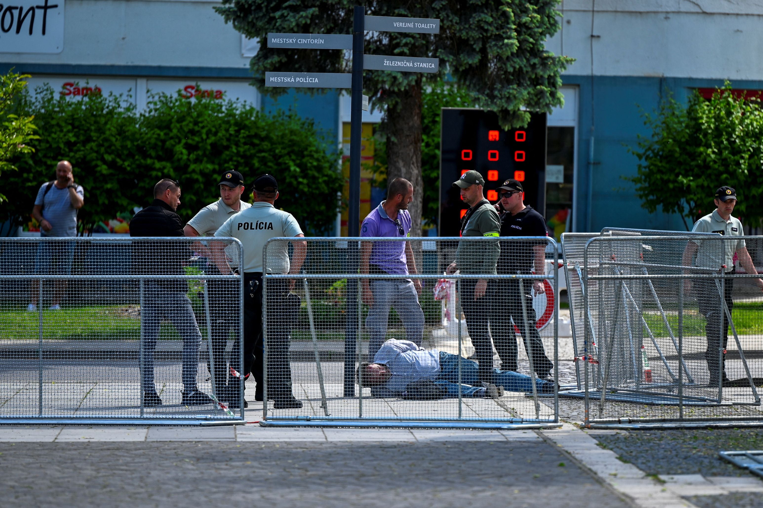 El atacante fue identificado como un hombre de 71 años (REUTERS/Radovan Stoklasa)