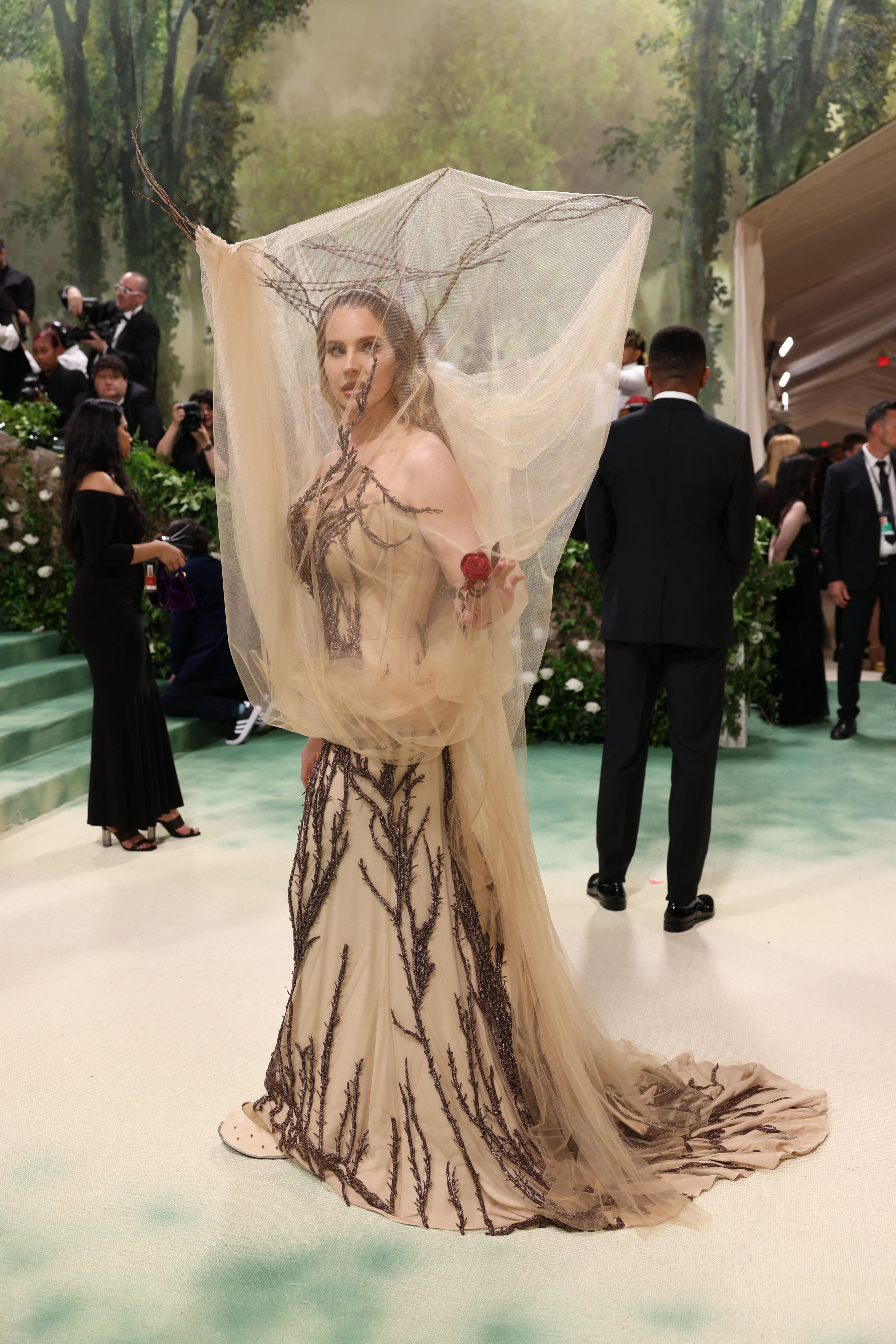 Lana del Rey poses at the Met Gala, an annual fundraising gala held for the benefit of the Metropolitan Museum of Art's Costume Institute with this year's theme 'Sleeping Beauties: Reawakening Fashion' in New York City, New York, U.S., May 6, 2024. REUTERS/Andrew Kelly