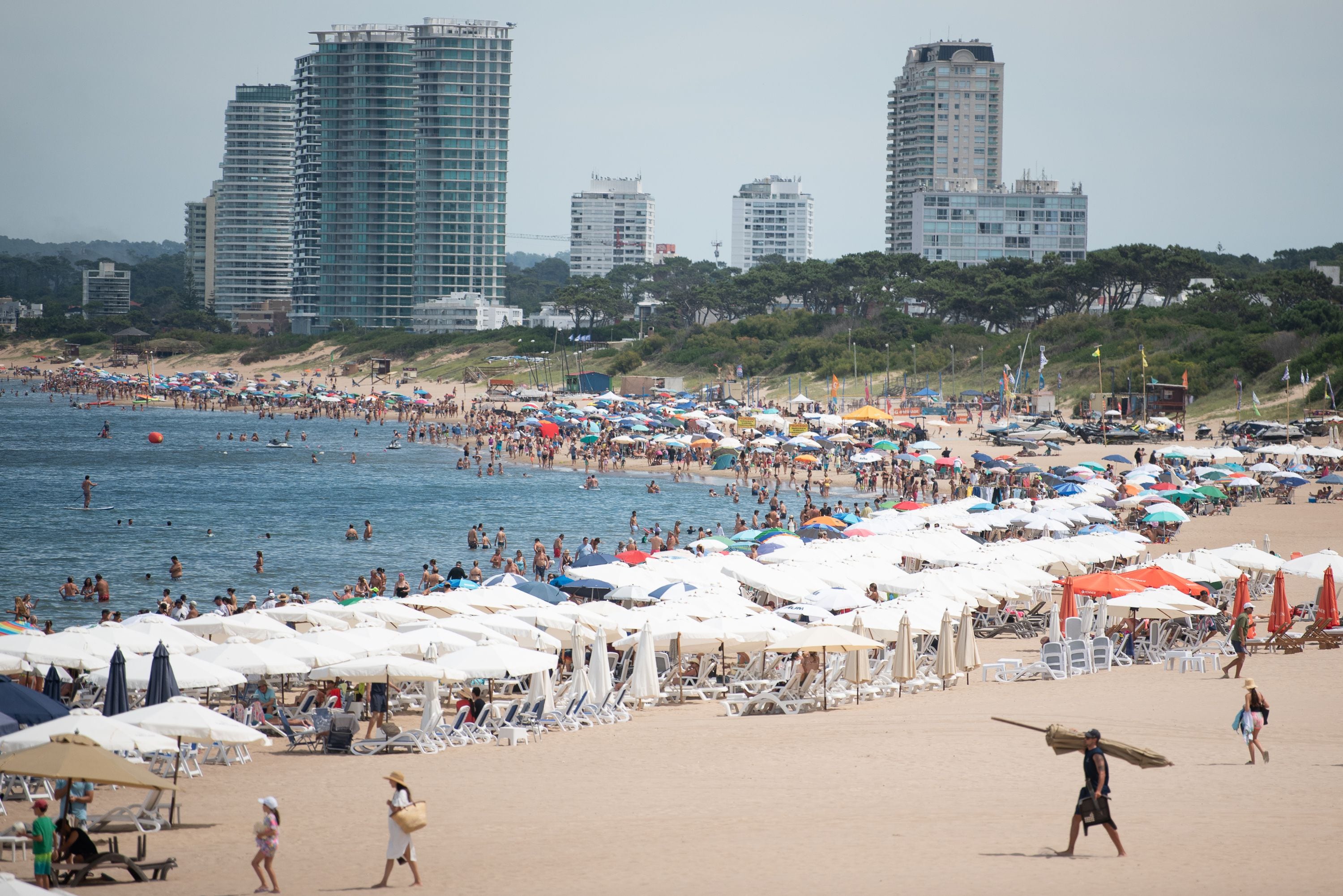 Punta del Este es uno de los destinos de playa más conocidos de Uruguay. (EFE/Gianni Schiaffarino)
