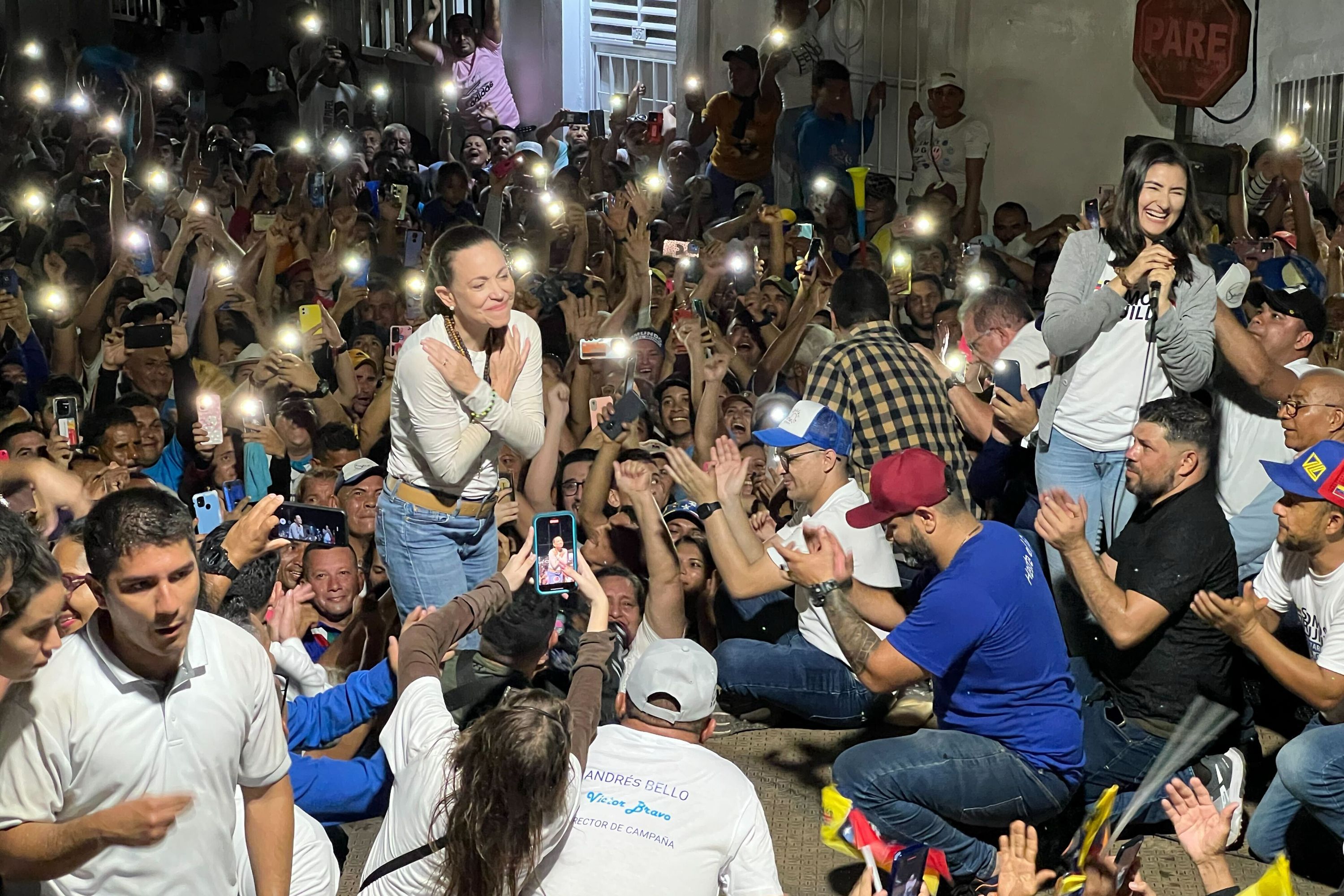 María Corina Machado se dirige a sus seguidores en un mitin en Sabana de Mendoza, Venezuela (AP Foto/Regina García Cano)