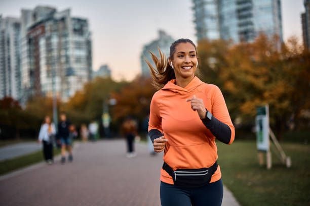 En la carrera por la excelencia física, el colágeno y el magnesio se alzan como aliados indispensables para corredores, ofreciendo un impulso tanto en el rendimiento deportivo como en la salud general. 