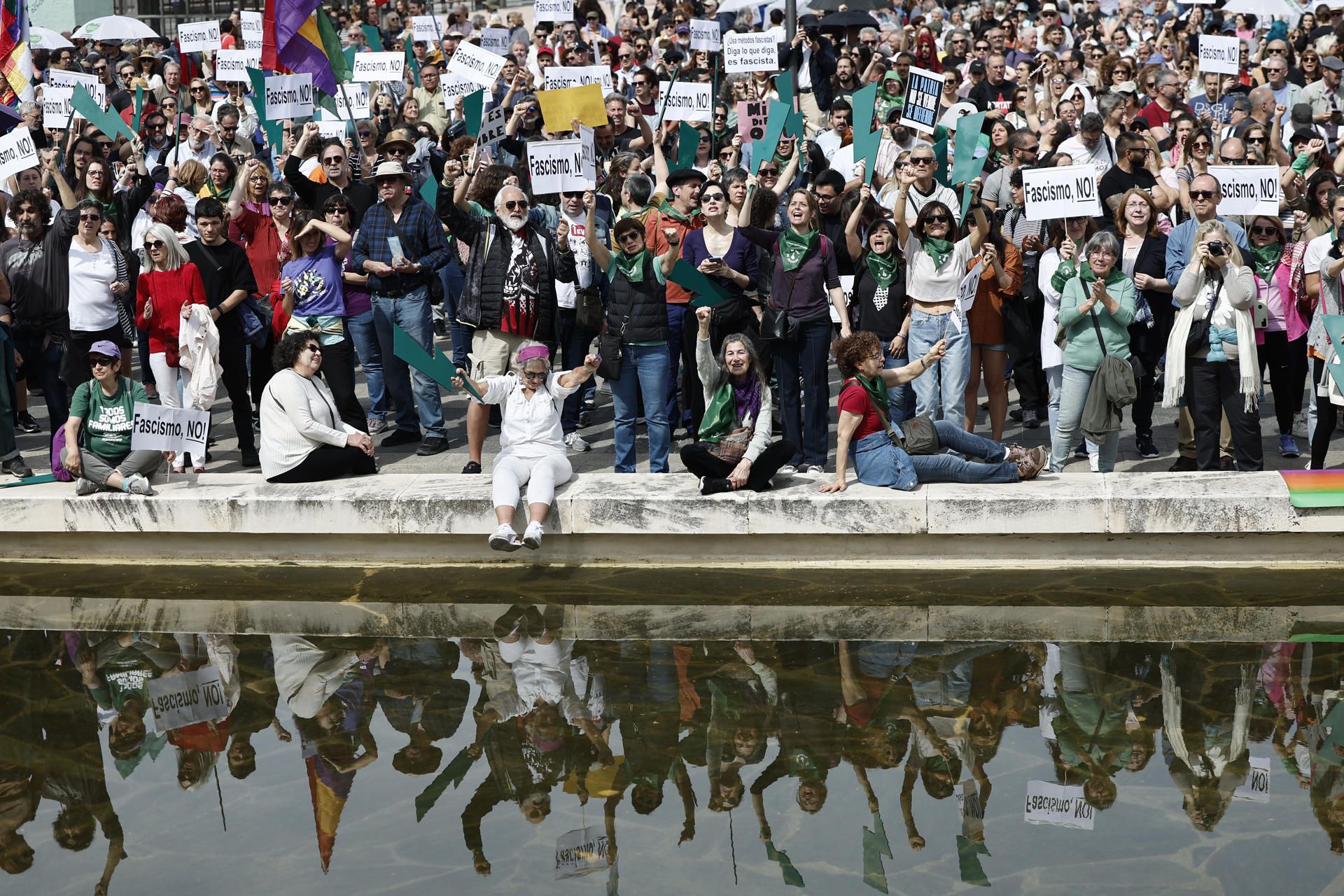 Entidades sociales convocan este domingo la marcha 'Todas a Colón contra el fascismo', coincidiendo con la convención 'Europa Viva 24', que reúne en Madrid a líderes internacionales de la ultraderecha. (EFE/Sergio Pérez)