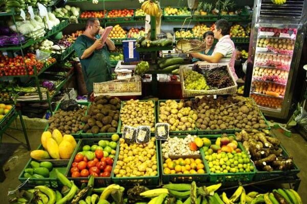 El mercado de la canasta básica familiar suele ser golpeado cuando el Índice de Precios al Consumidor aumenta o disminuye - crédito Colprensa / La Tarde.