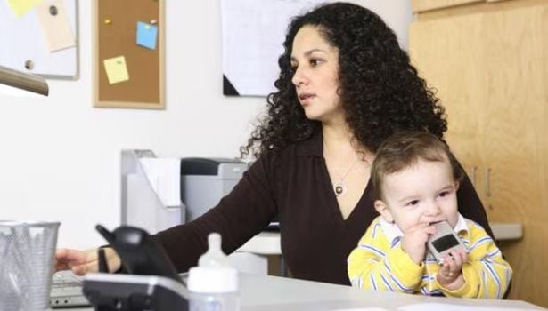 Las madres peruanas enfrentan grandes retos en cuanto a su desarrollo profesional. Foto: El Comercio.