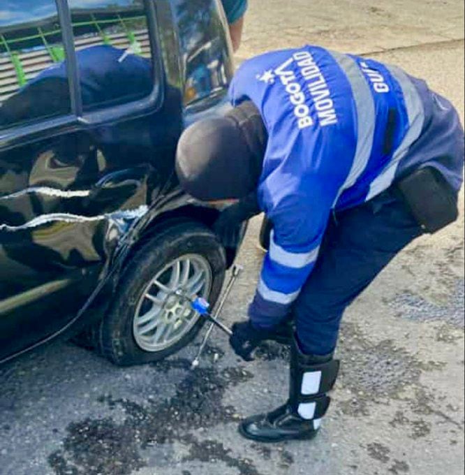 El equipo de trabajo de Movilidad en Bogotá está listo para prestar una ayuda a las personas que lo requieran en la vía - crédito Movilidad Bogotá