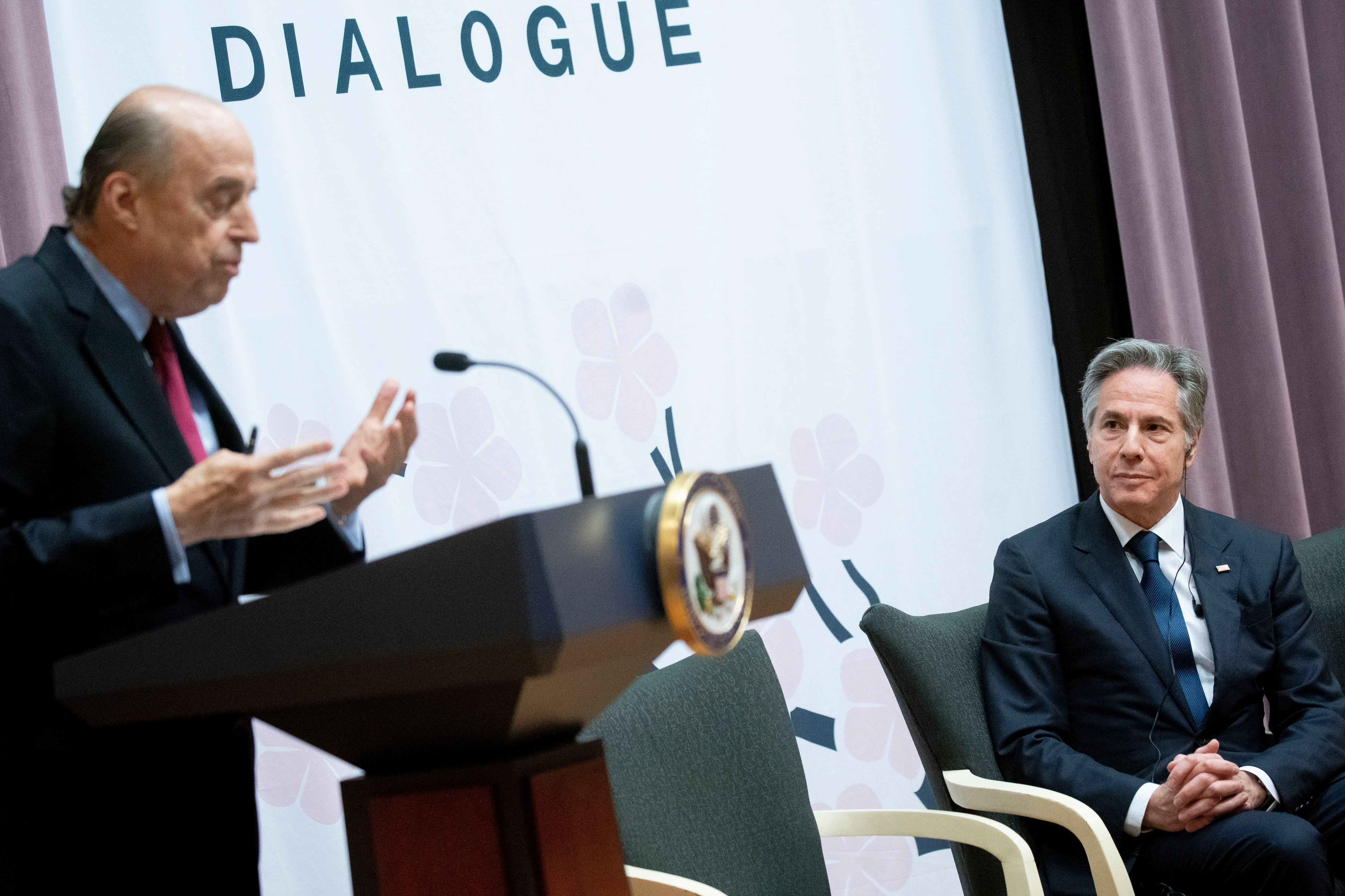 El X Diálogo de Alto Nivel entre Colombia y Estados Unidos se realizó en Washington. El secretario de Estado estadounidense, Antony Blinken, escucha al ministro de Relaciones Exteriores colombiano, Álvaro Leyva Durán - crédito Stefani Reynolds/Pool Foto vía AP