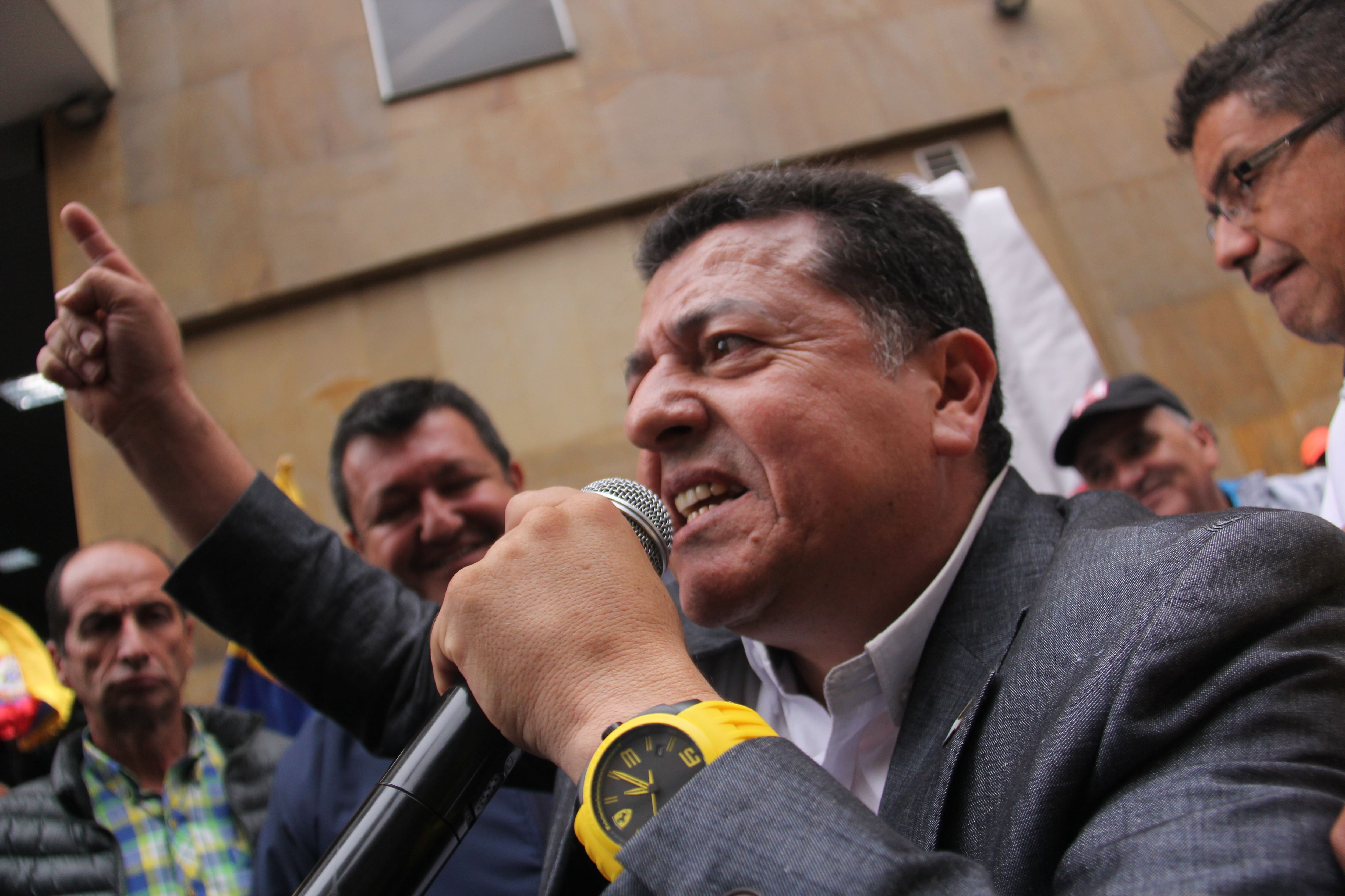 Hugo Ospina, representante del gremio de taxistas