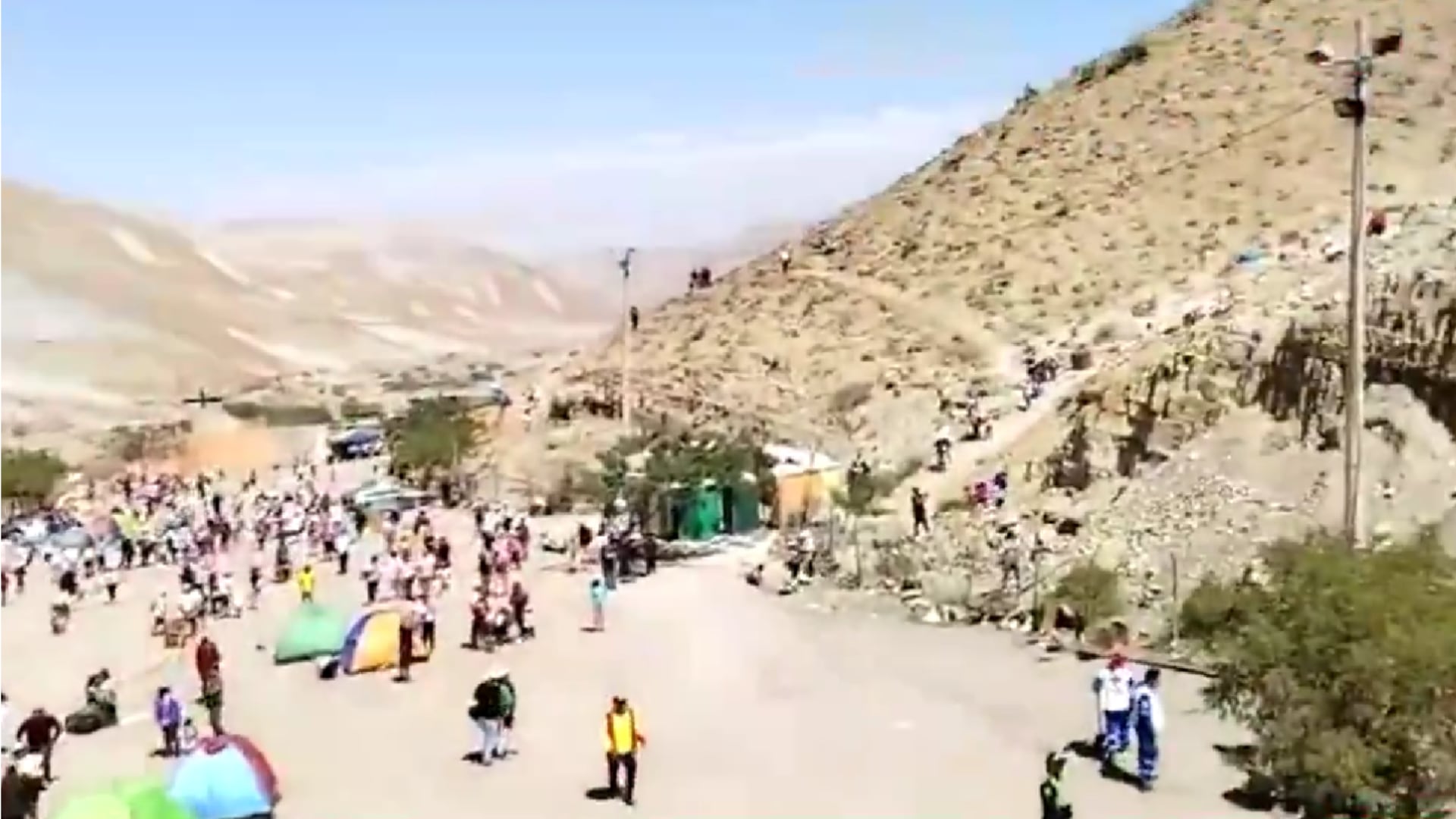 A pesar del incidente, la devoción hacia la Virgen de Chapi persiste entre los fieles, cuya fe los lleva a superar contratiempos durante la celebración de esta tradicional festividad religiosa. (Captura)