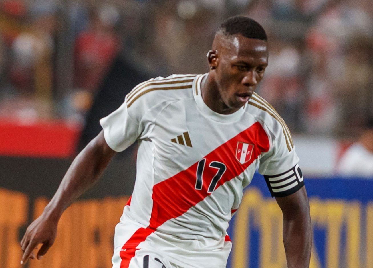 Luis Advíncula fue capitán de Perú en el amistoso contra República Dominicana. - créditos: Getty Images