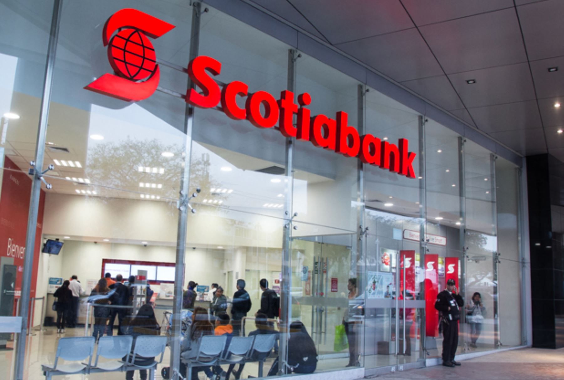 Scotiabank remacró su compromiso con brindar un servicio seguro y precisó que está disponible su canal digital para hacer diferentes operaciones de manera gratuita.