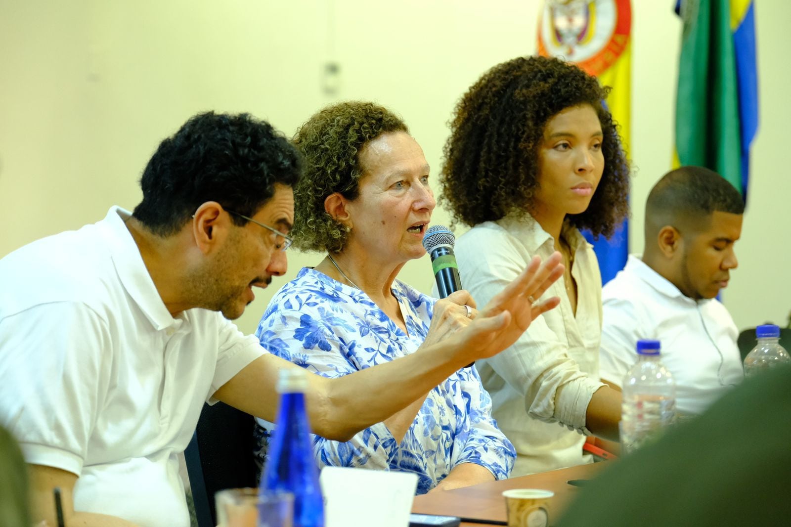 Iván Cepeda y Vera Grabe, delegados de paz del Gobierno y la gobernadora del Chocó, Nubia Córdoba