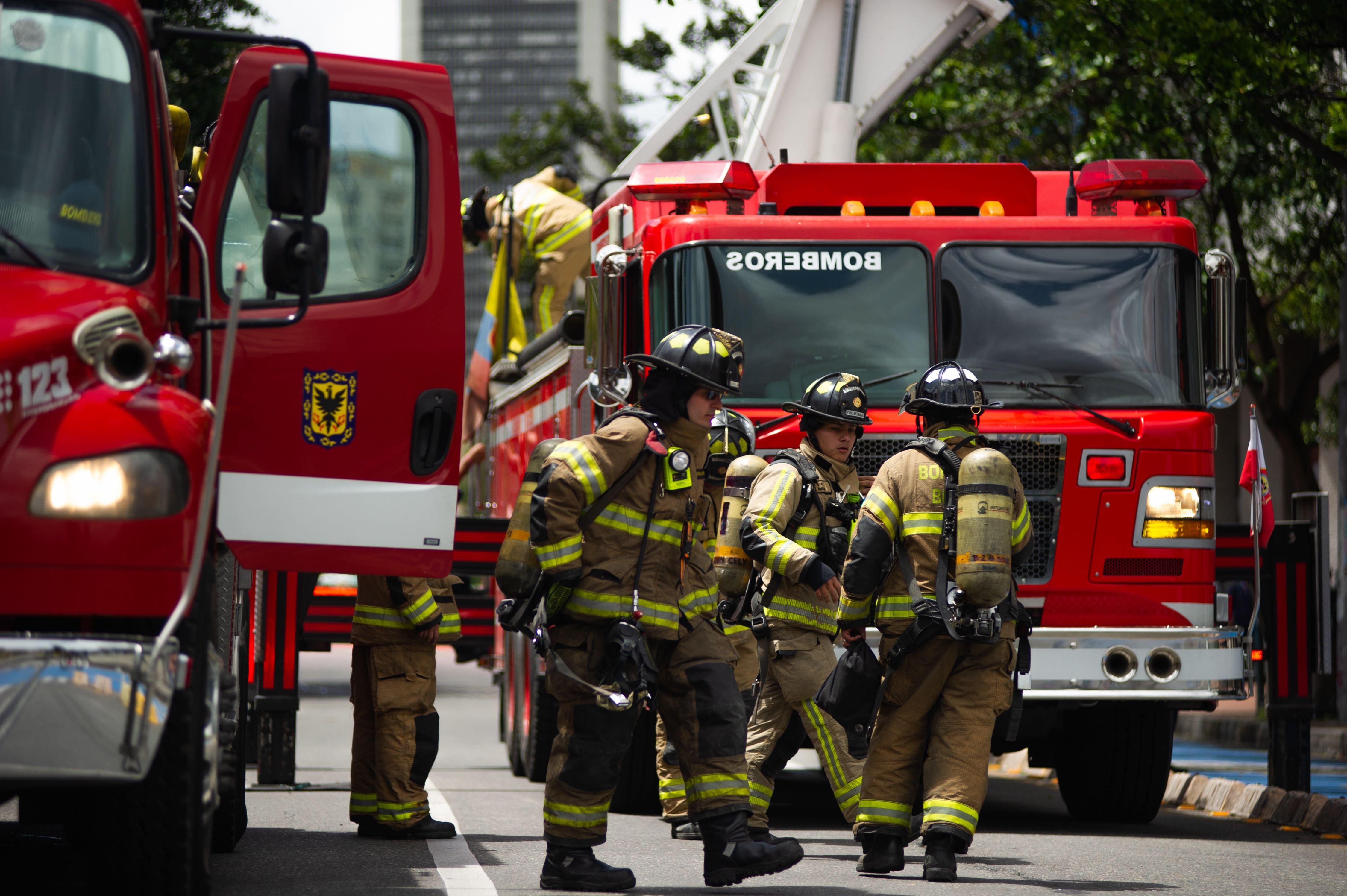 04/10/2022 October 4, 2022, Bogota, Cundinamarca, Colombia: Colombian firefighters participate during Bogota's Simulation excersise for earthquake prevention, were companies and people evacuated buildings throught Bogota, Colombia on October 4, 2022. Photo by: Chepa Beltran/Long Visual Press
POLITICA 
Europa Press/Contacto/Chepa Beltran
