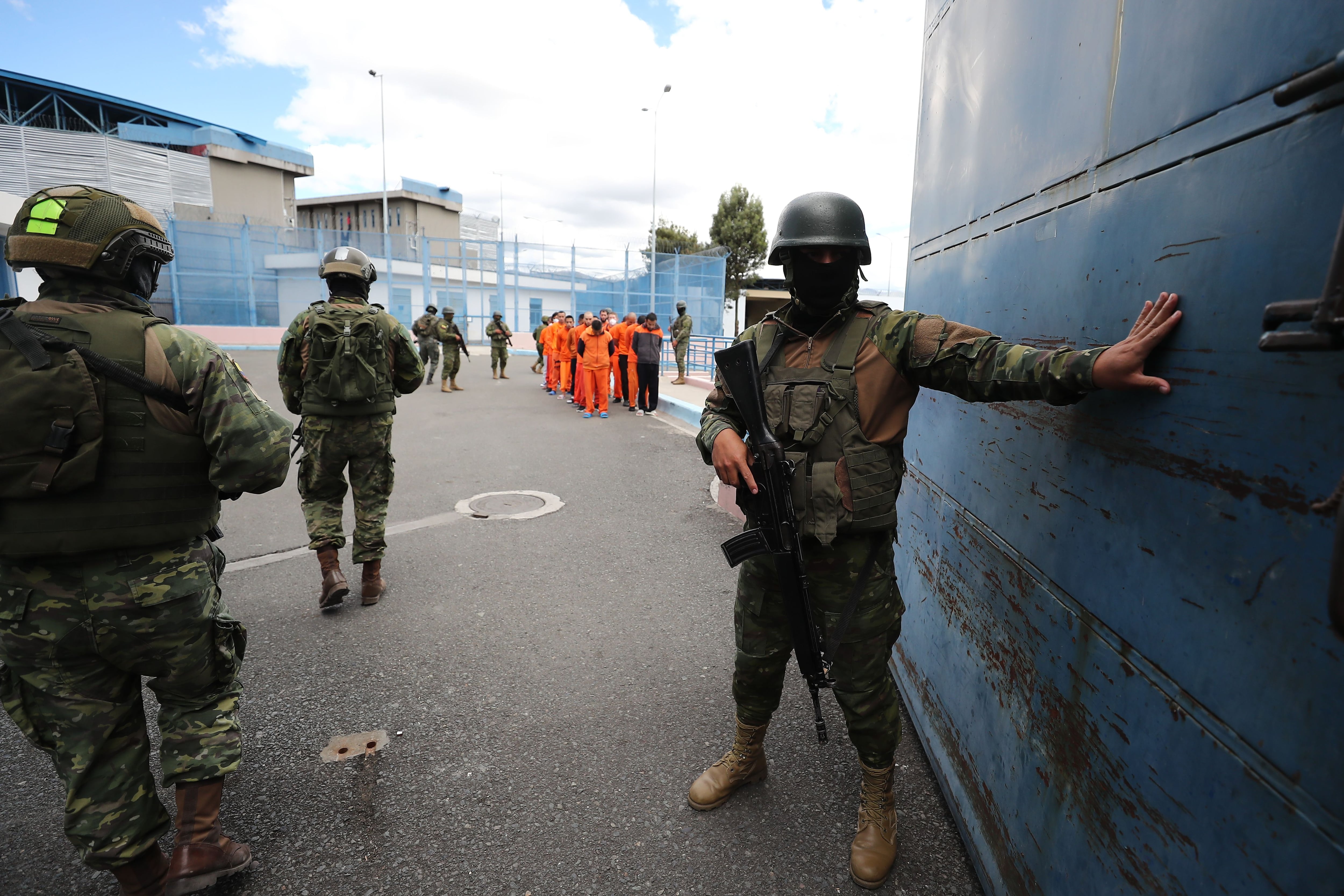 La organización Human Rights Watch reportó abusos cometidos por las fuerzas de seguridad desde que inició el conflicto armado interno. (EFE/José Jácome)
