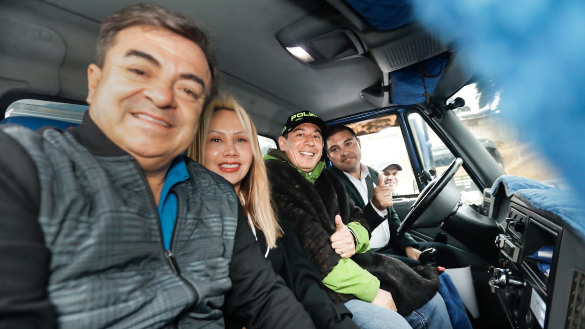 Olmedo López, exdirector de la Ungrd, Sandra Ortiz,  exconsejera presidencial para las Regiones, y el gobernador de Boyacá, Carlos Amaya, en el evento de la entrega de carrotanques para el departamento. (Crédito: @GobBoyaca / X)