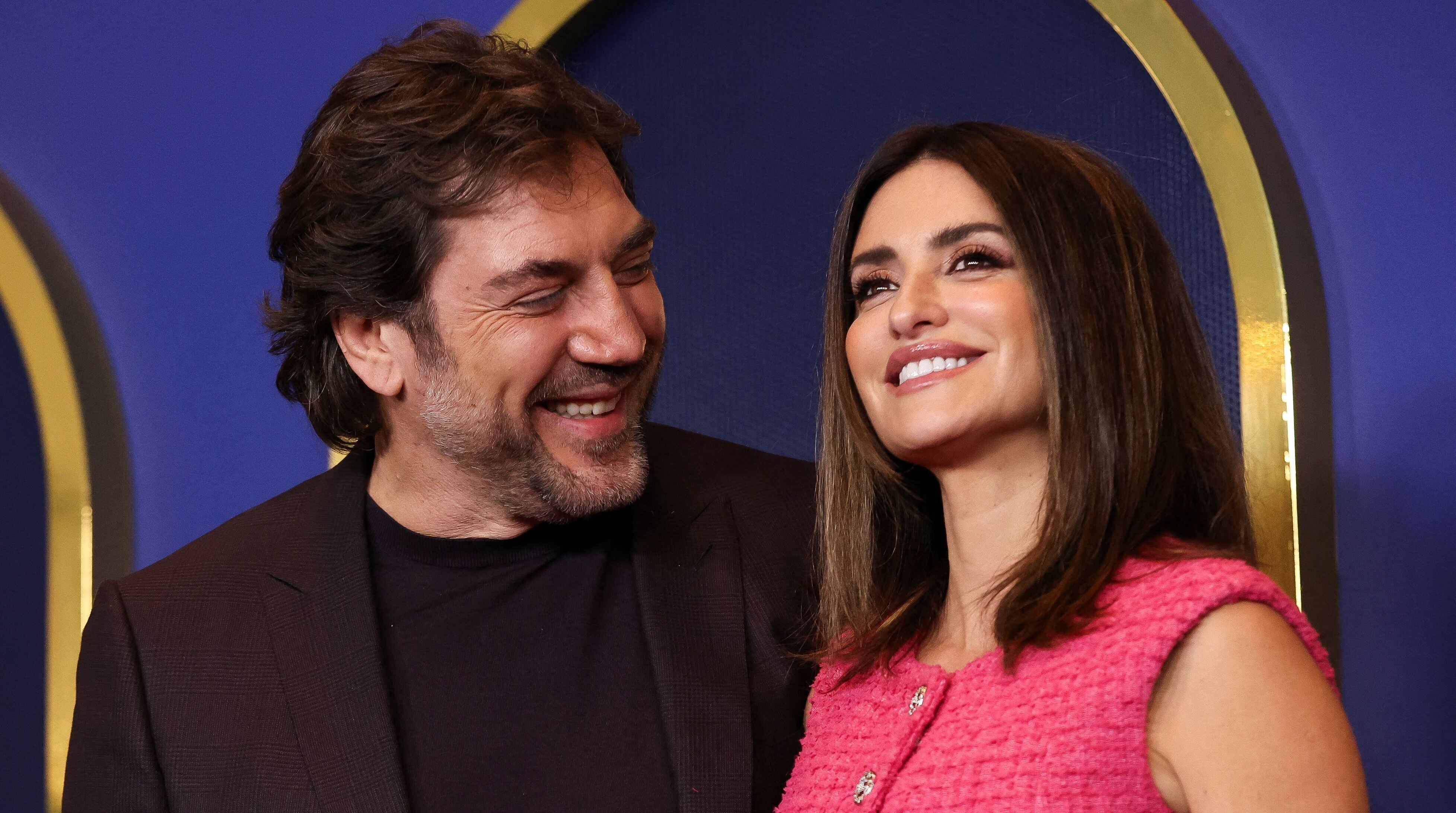 Javier Bardem y Penélope Cruz en el almuerzo de los nominados a los premios Oscar 2022 (Reuters)