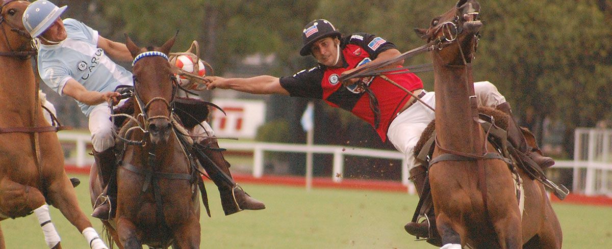 El pato es un deporte originario de nuestro país que se practica desde la época colonial por los gauchos que poblaban el amplio territorio argentino