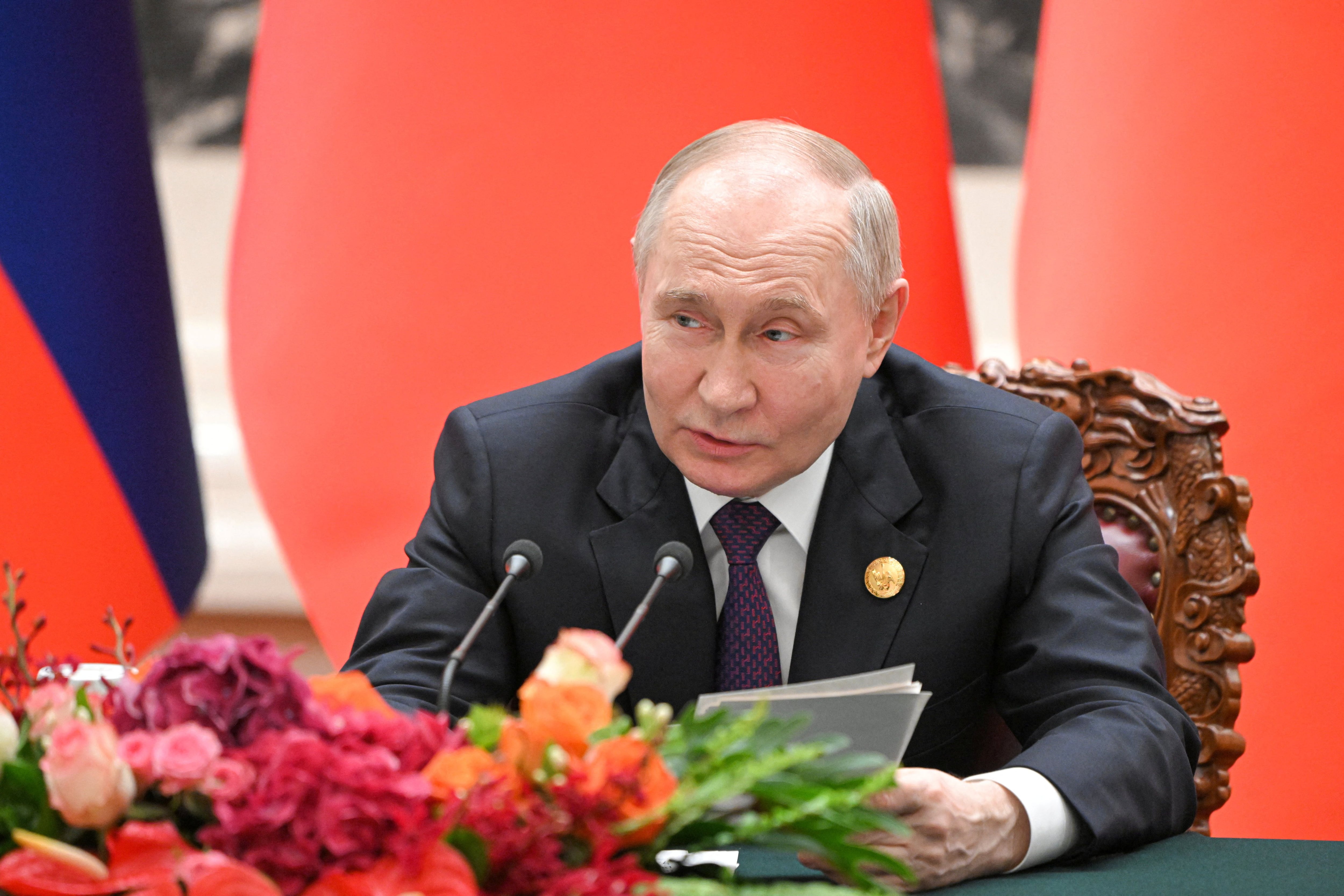 Putin durante la lectura de una declaración conjunta con Xi Jinping (Sputnik/Sergei Guneev/REUTERS)