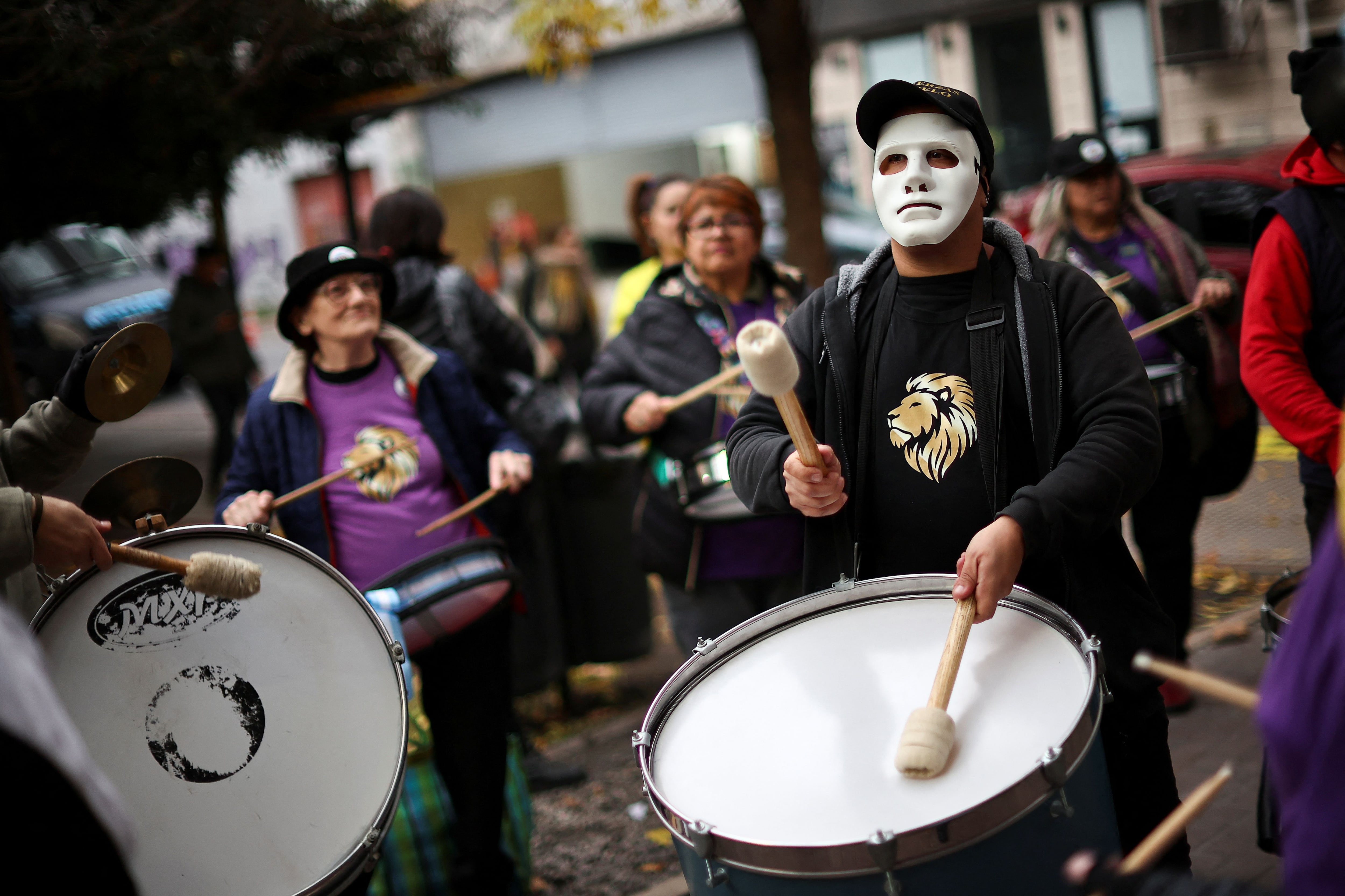 Llegaron los militantes a musicalizar la previa