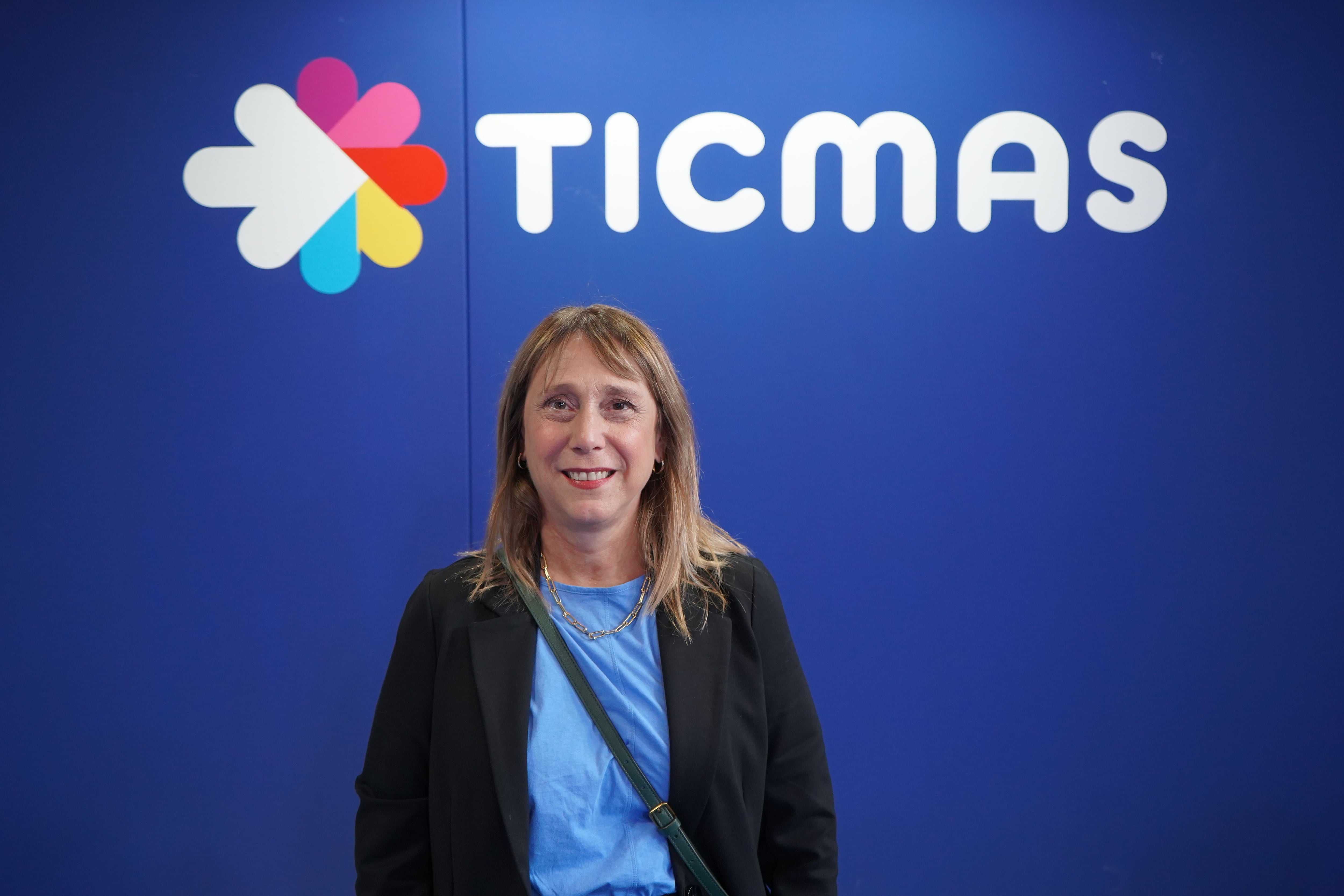 Karina Stocovaz, gerenta del Instituto Natura, en el auditorio de Ticmas (foto: Agustín Brashich)