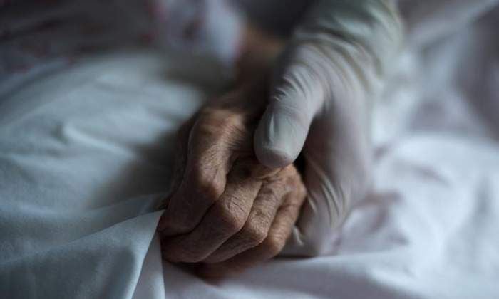 Adulto mayor muerte, enfermo-Colombia-29-12-2021