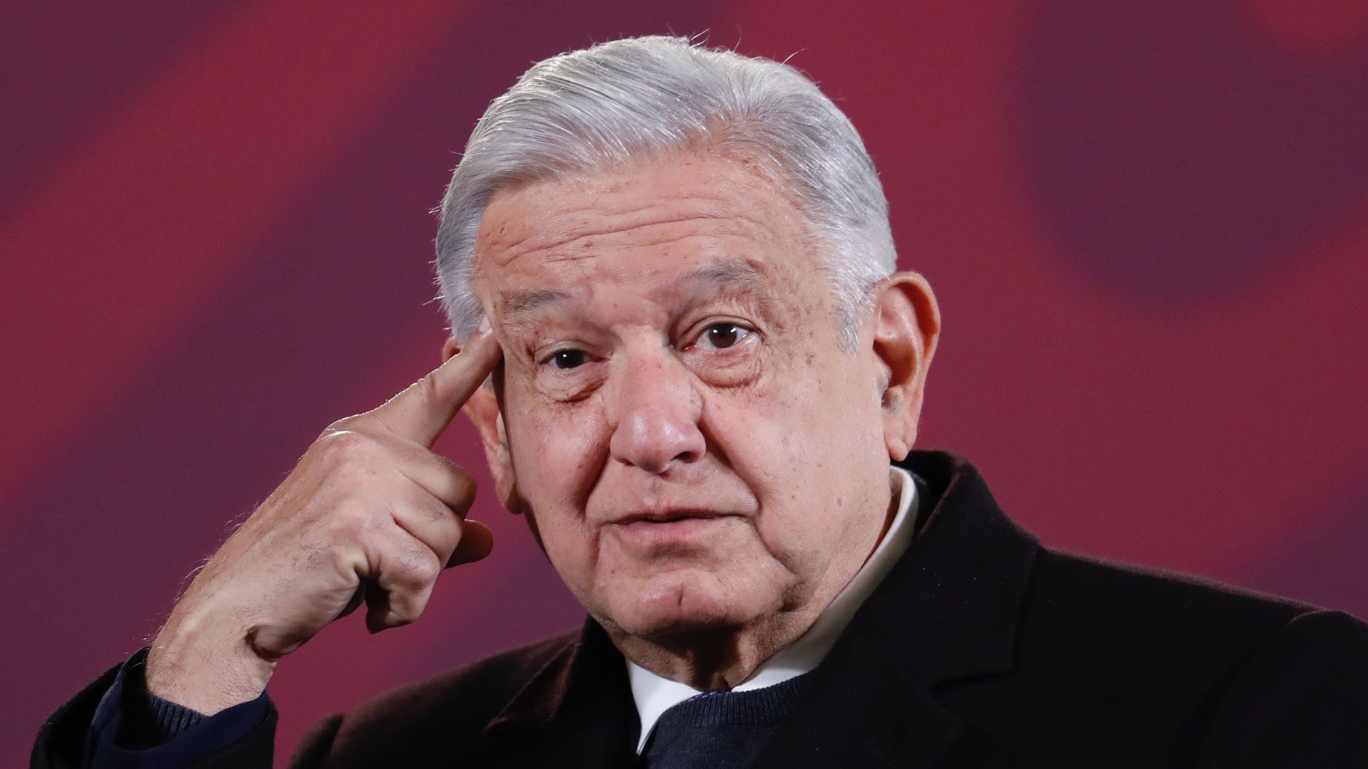 El presidente López Obrador es visto por los mexicanos como cercano a los empresarios, pero lejano a familiares de desaparecidos.