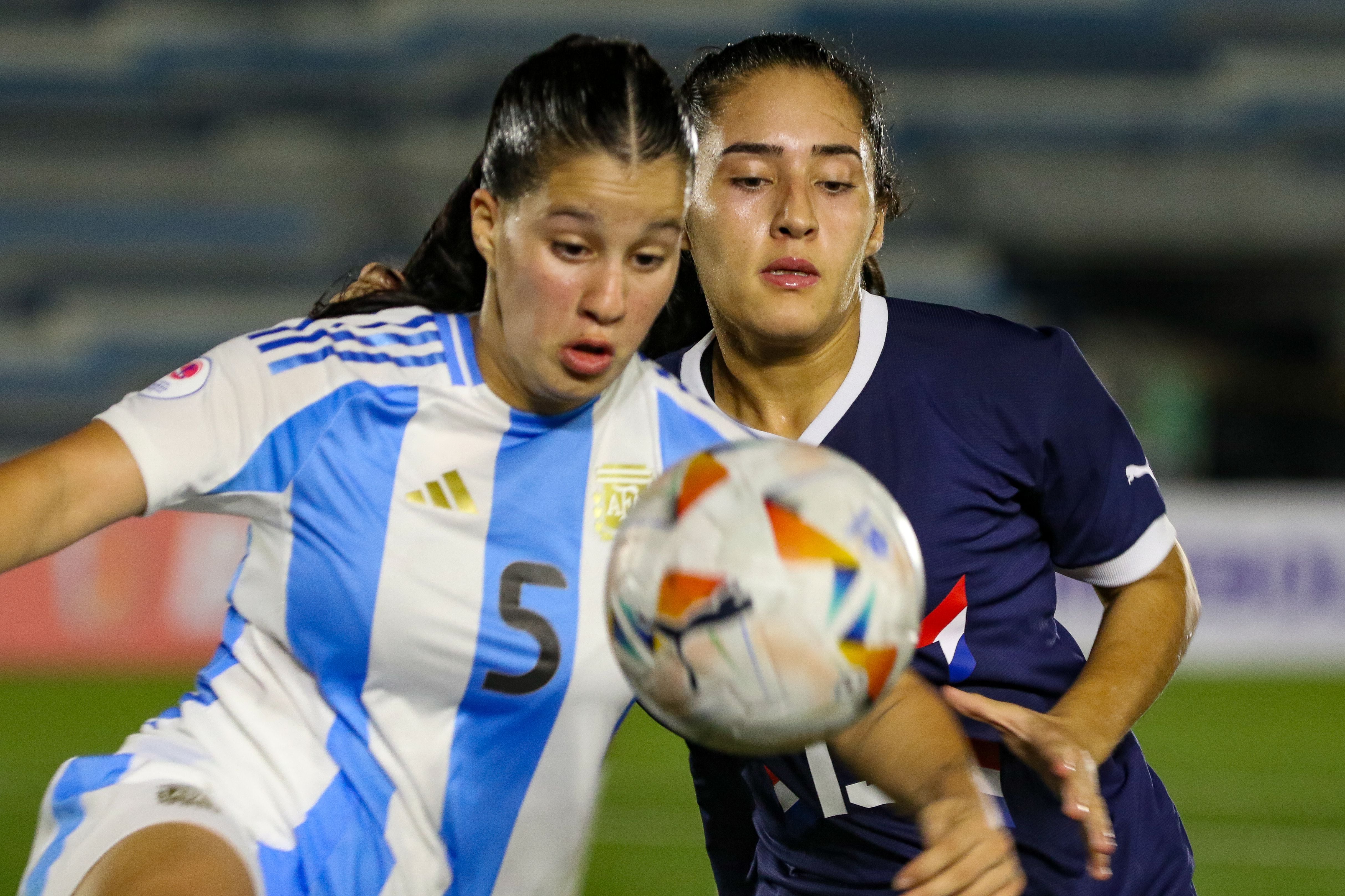 La selección Albirroja ganó por 2-0 a la Albiceleste en el estadio Alberto Spencer de la ciudad ecuatoriana de Guayaquil - crédito EFE