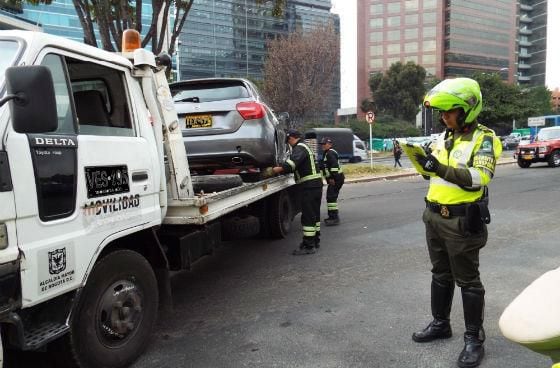 Respetar las señalizaciones y preferir zonas autorizadas son parte de las recomendaciones para conductores - crédito Secretaría de Movilidad Bogotá