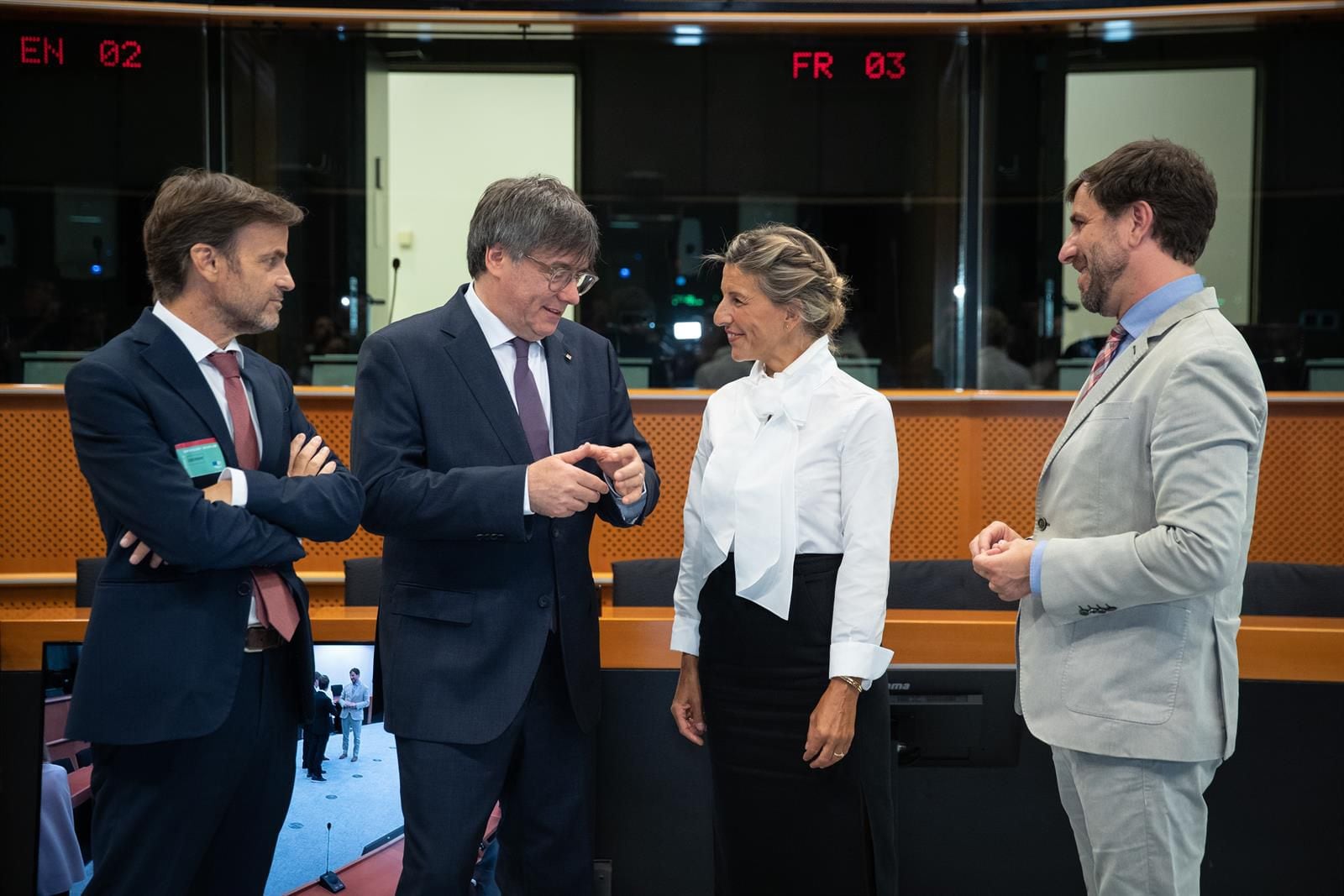 Yolanda Díaz junto a Carles Puigdemont (Europa Press)