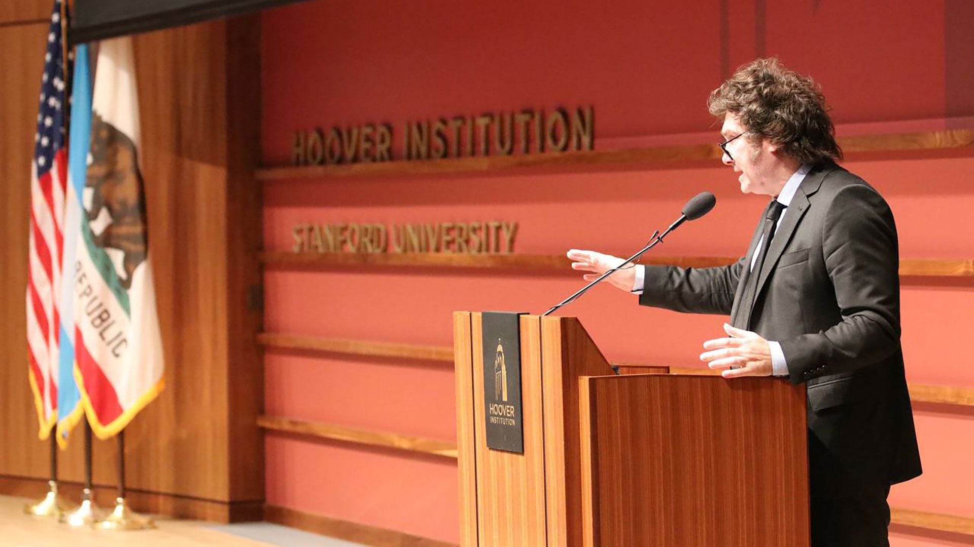 El Presidente Javier Milei disertó hoy en la Institución Hoover de la Universidad de Stanford en San Francisco Estados Unidos