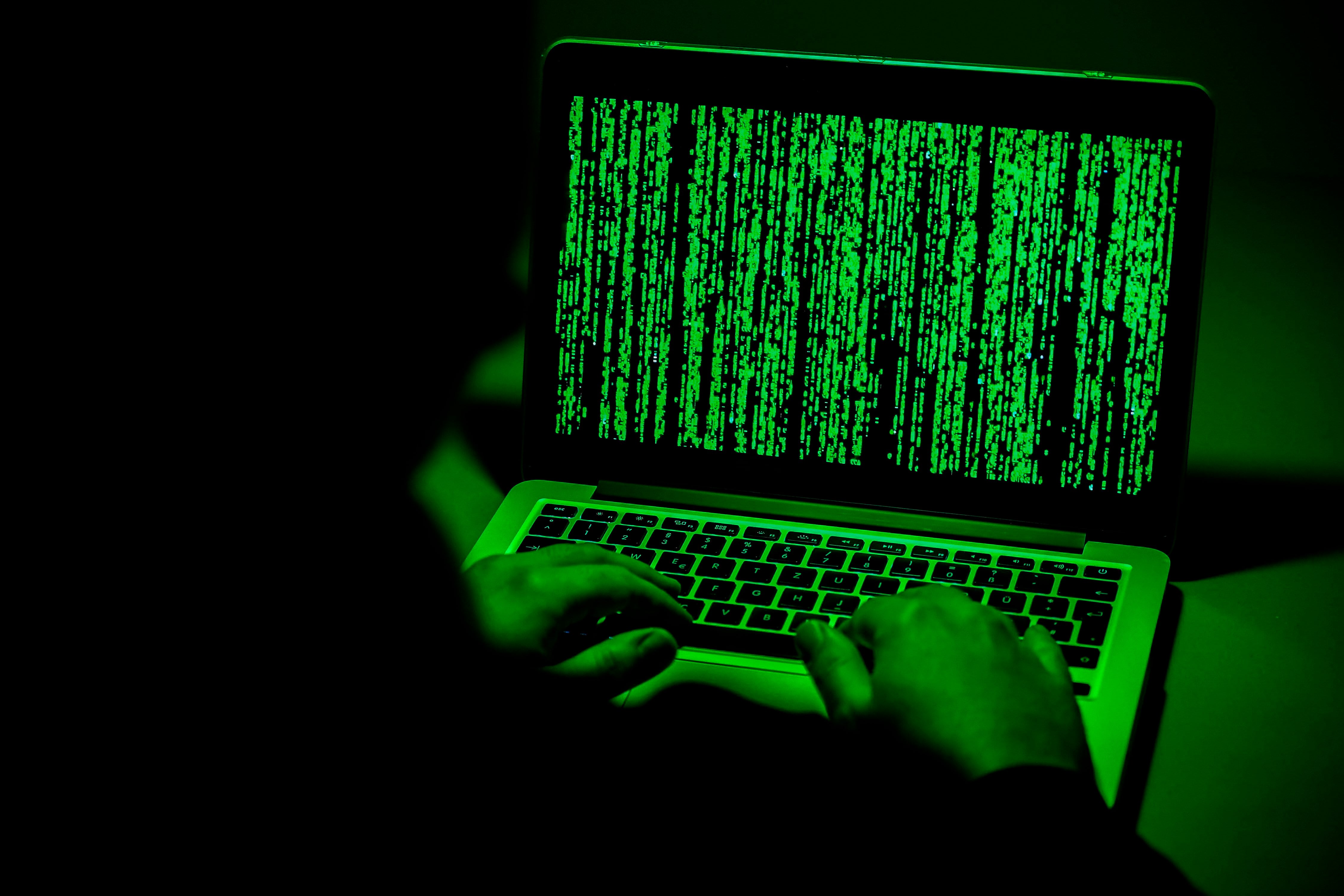 Cada vez están mejorando sus ataques los ciberdelincuentes. (Foto: EFE/Sascha Steinbach)
