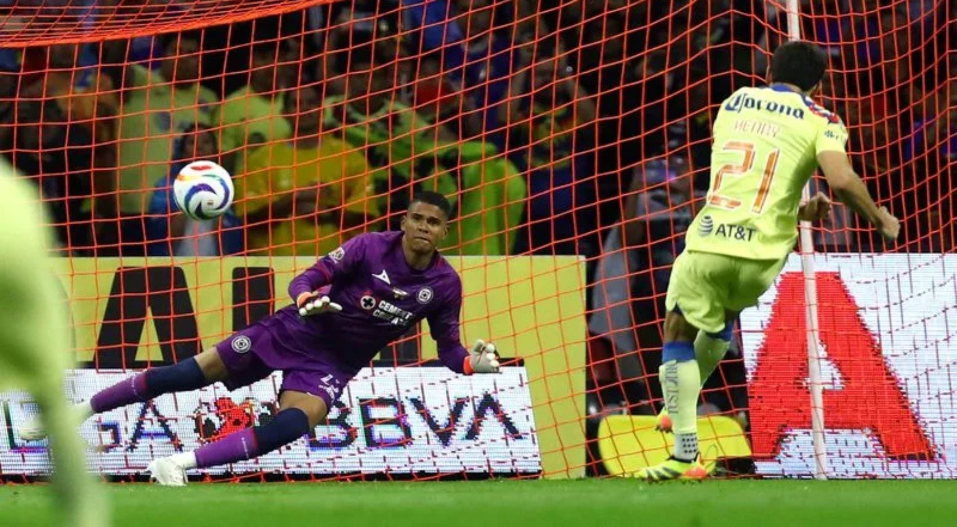 América logra el bicampeonato tras polémica arbitral ante Cruz Azul en el Estadio Azteca