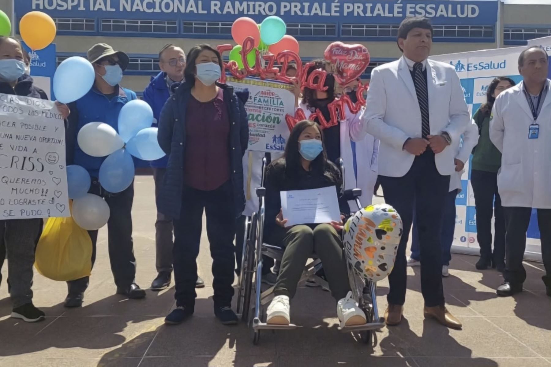 En vísperas al Día de la Madre, hija y madre son dadas de altas luego de ser sometidas a una cirugía para un transplante renal. La progenitora fue la donante